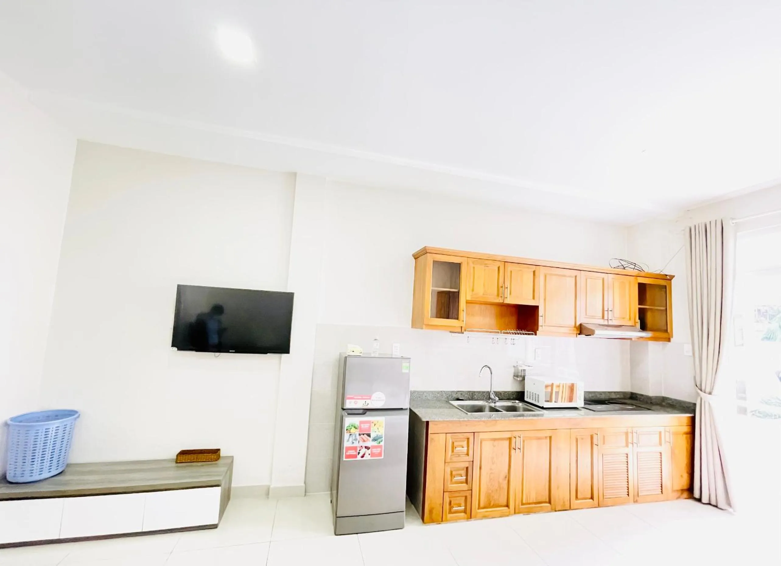 stove in EMERALD APARTMENTS