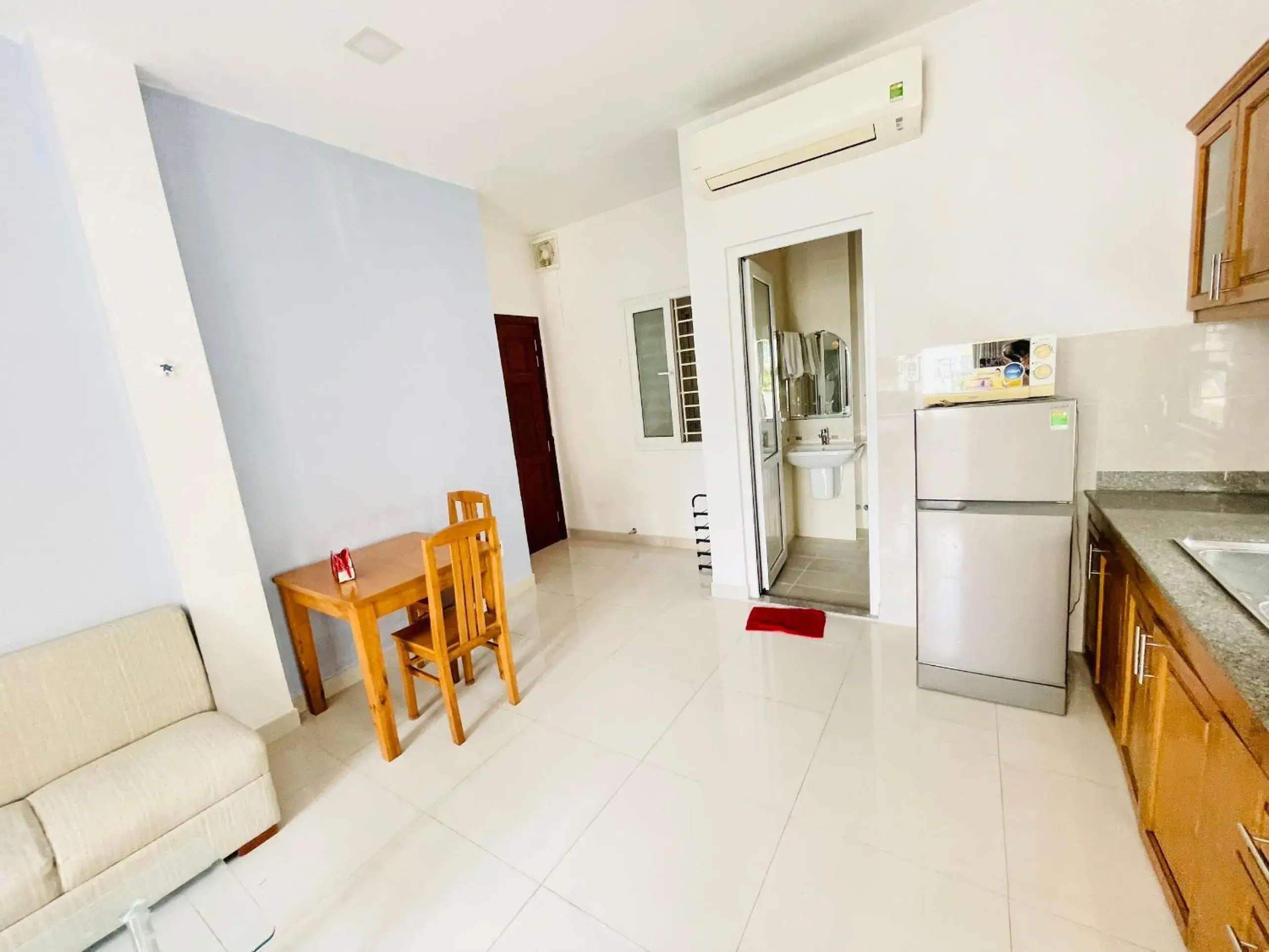 Seating area in EMERALD APARTMENTS Seating area in EMERALD APARTMENTS