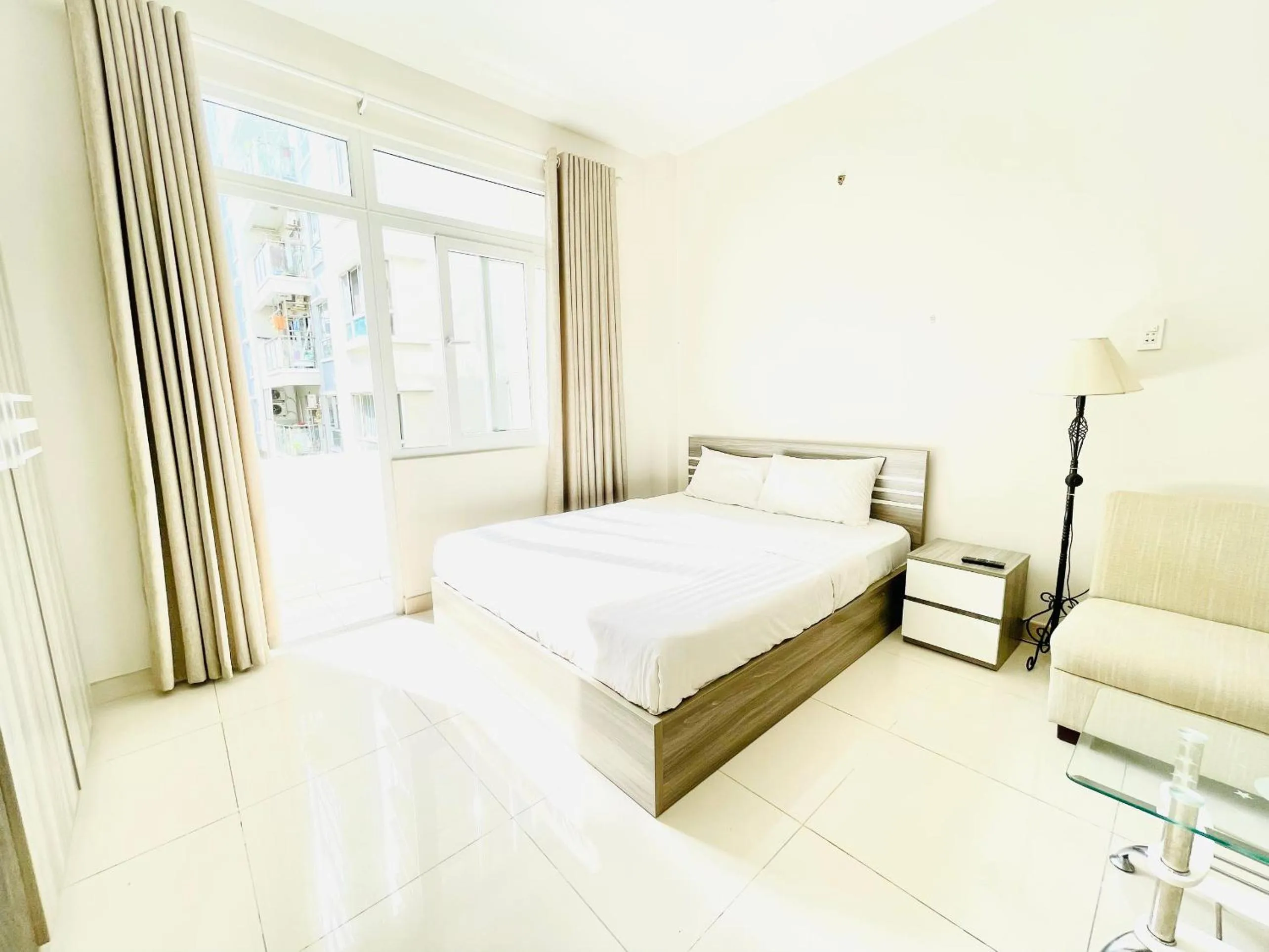 Bed in EMERALD APARTMENTS