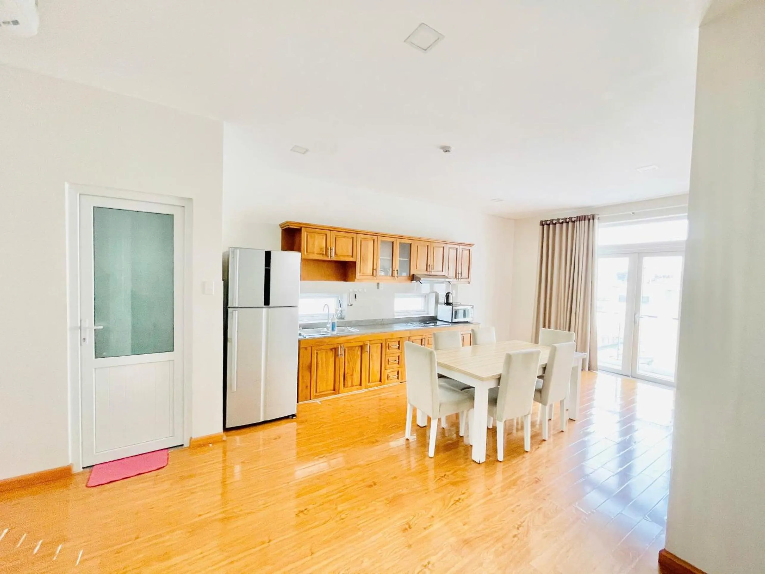 Living room in EMERALD APARTMENTS