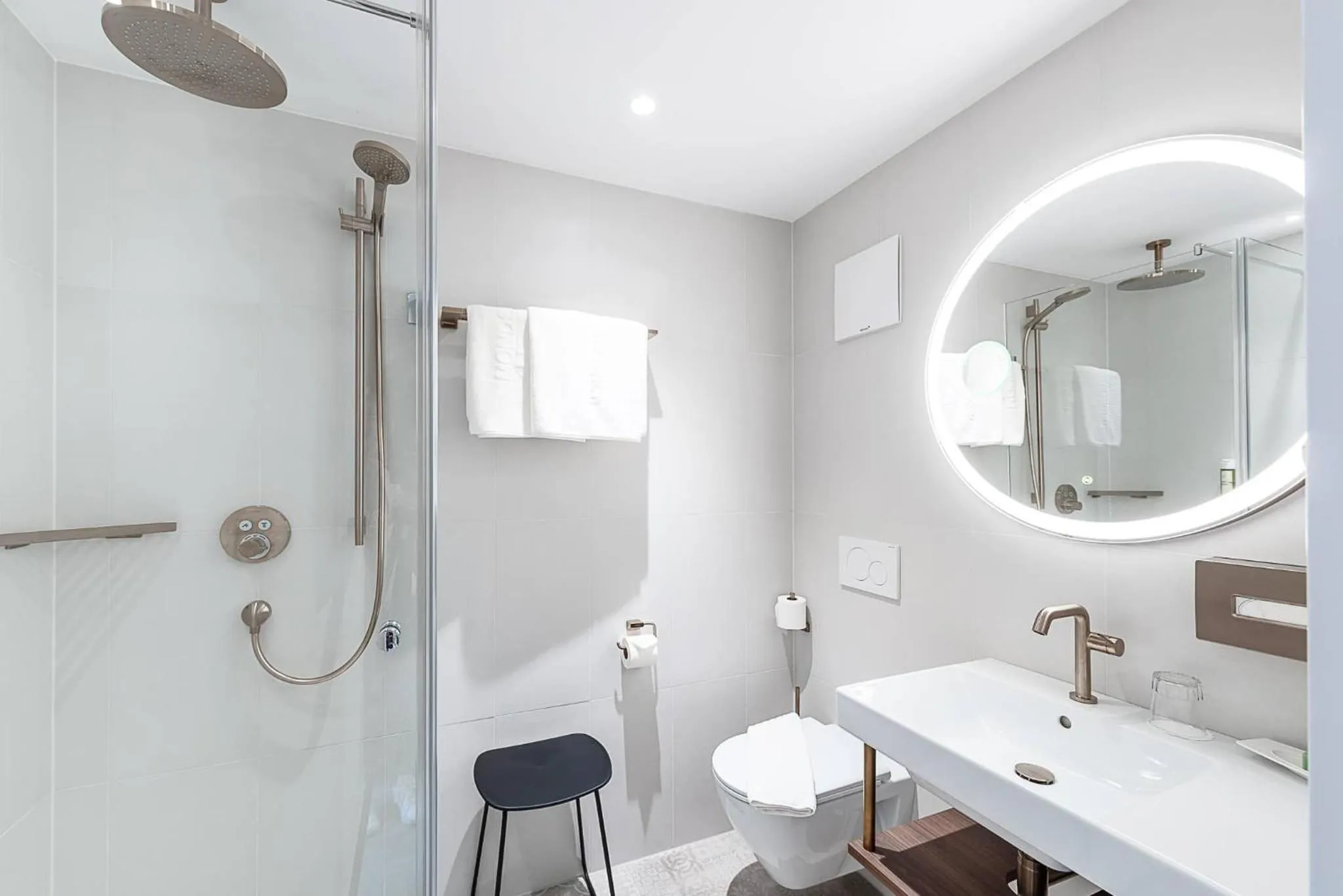 Shower in Hotel Mondschein