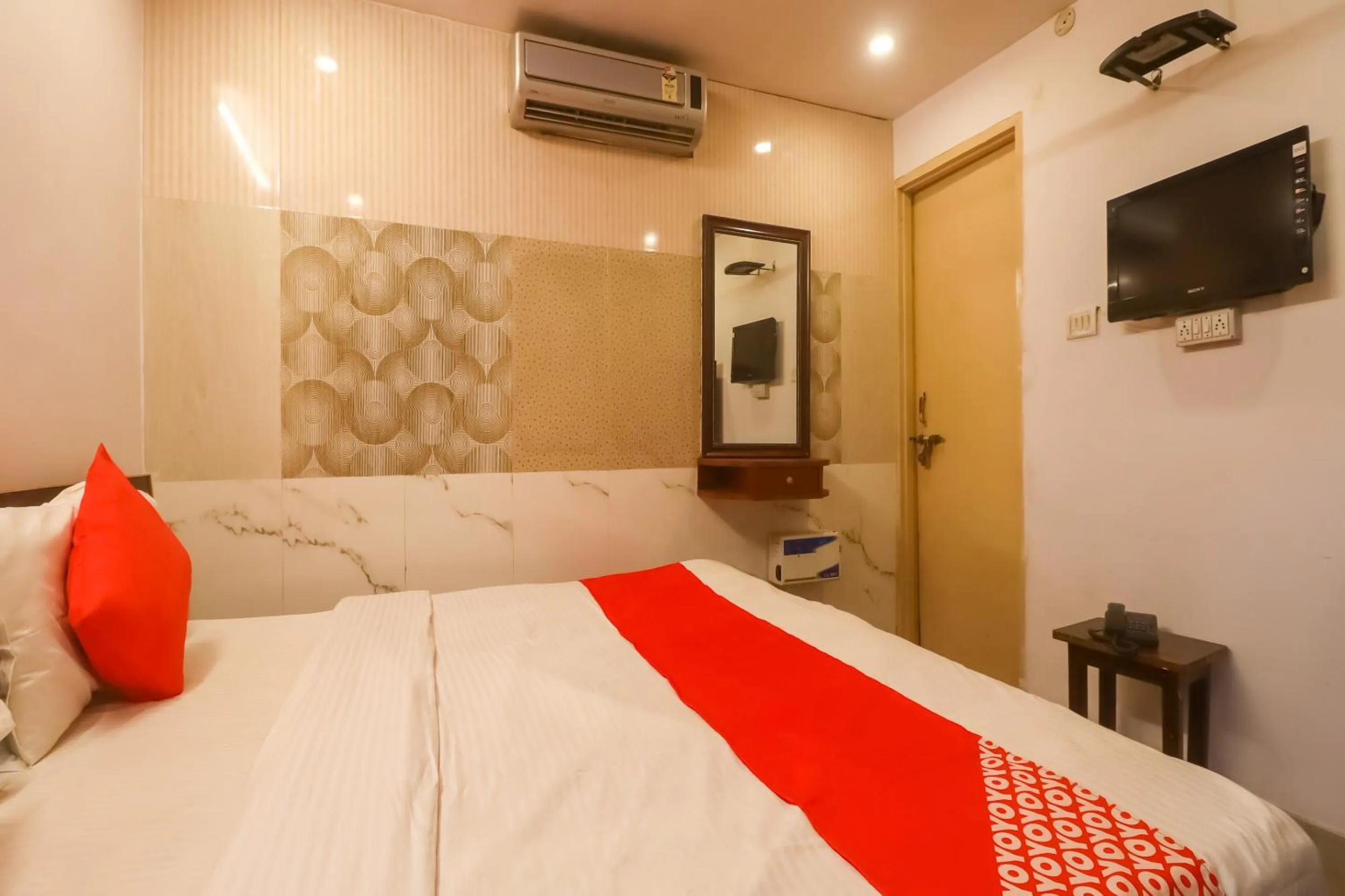 Bedroom, Bed in Super Hotel O Maa Arya