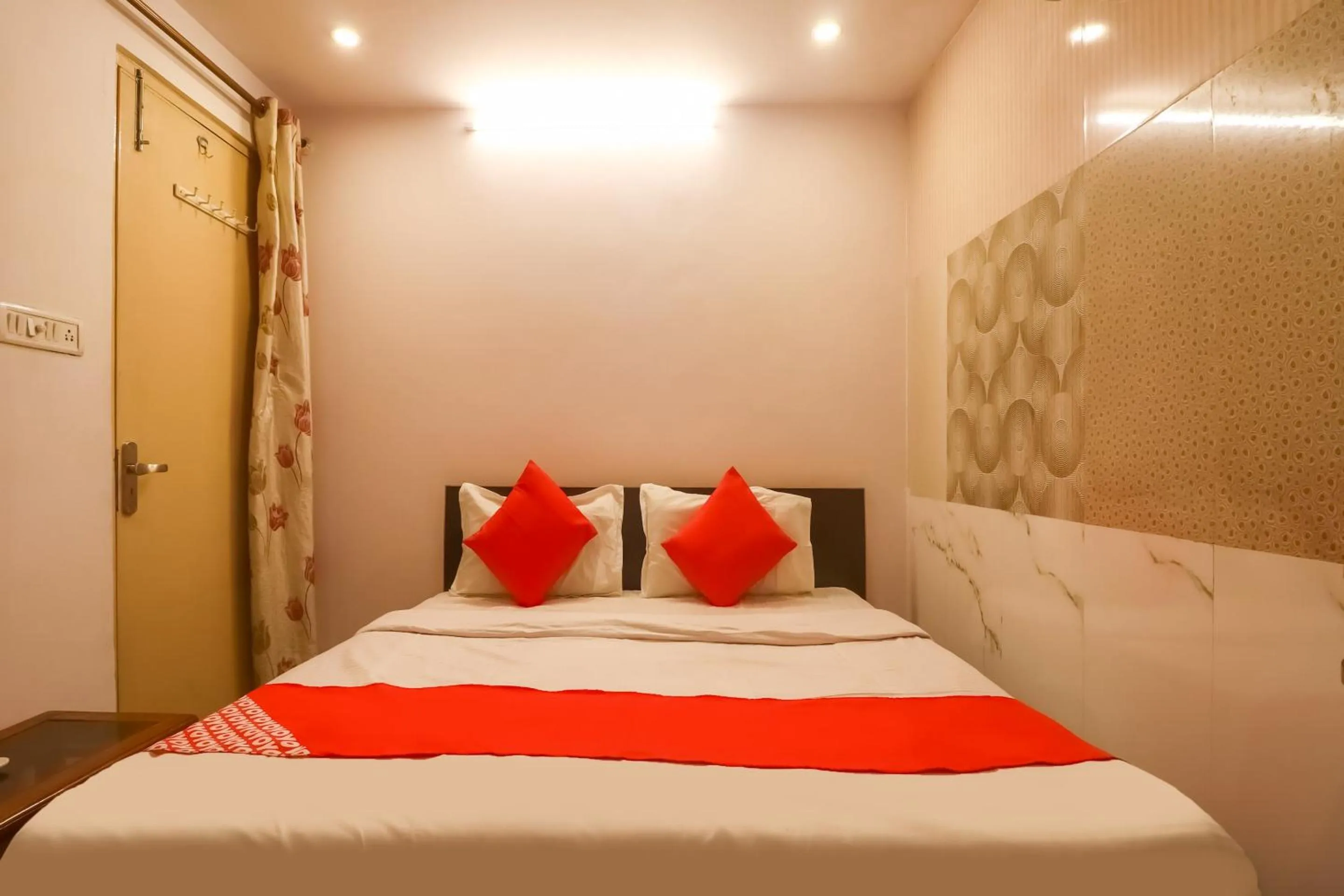 Bedroom, Bed in Super Hotel O Maa Arya