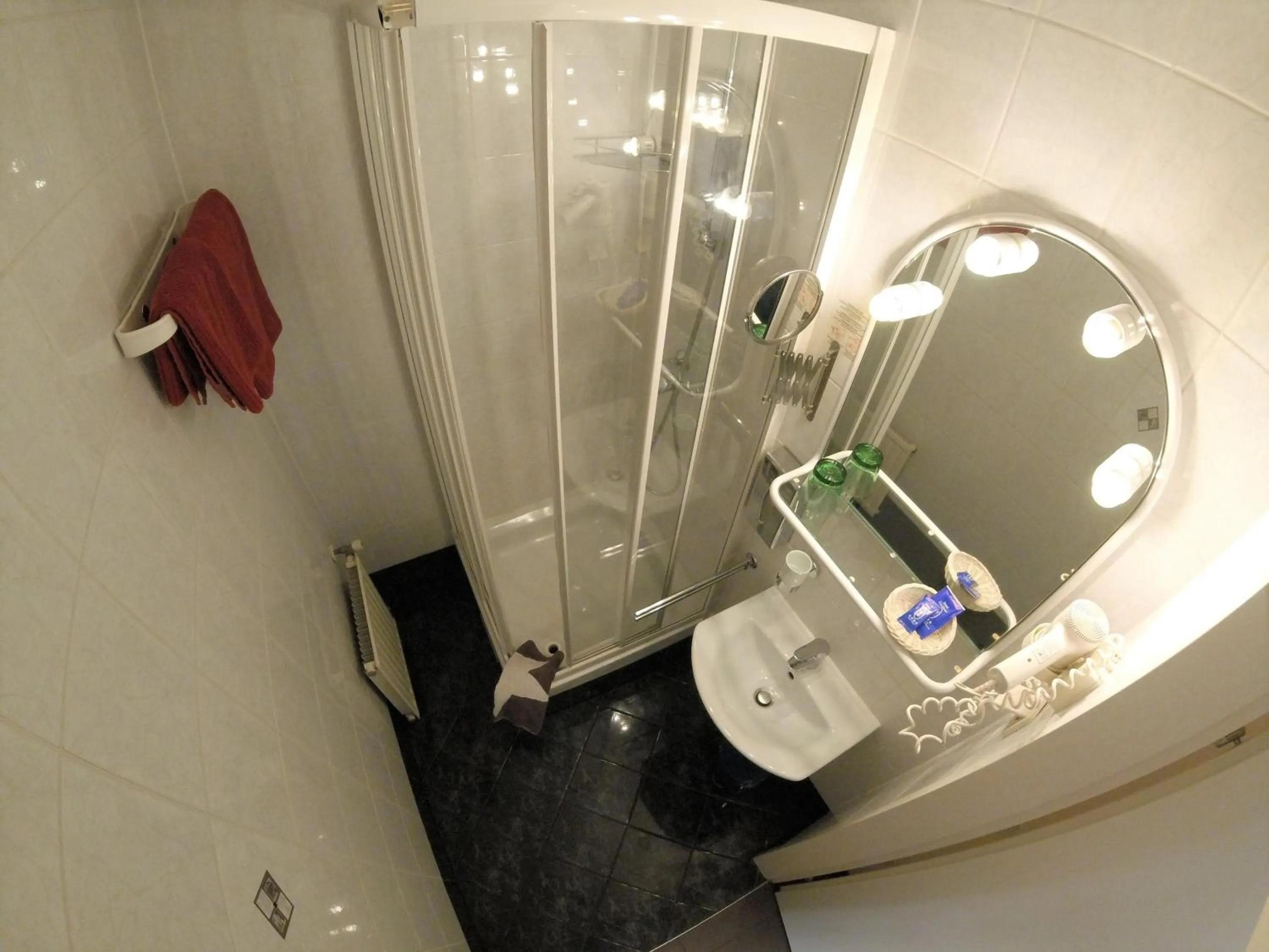 Bathroom in Hotel Pension Excellence