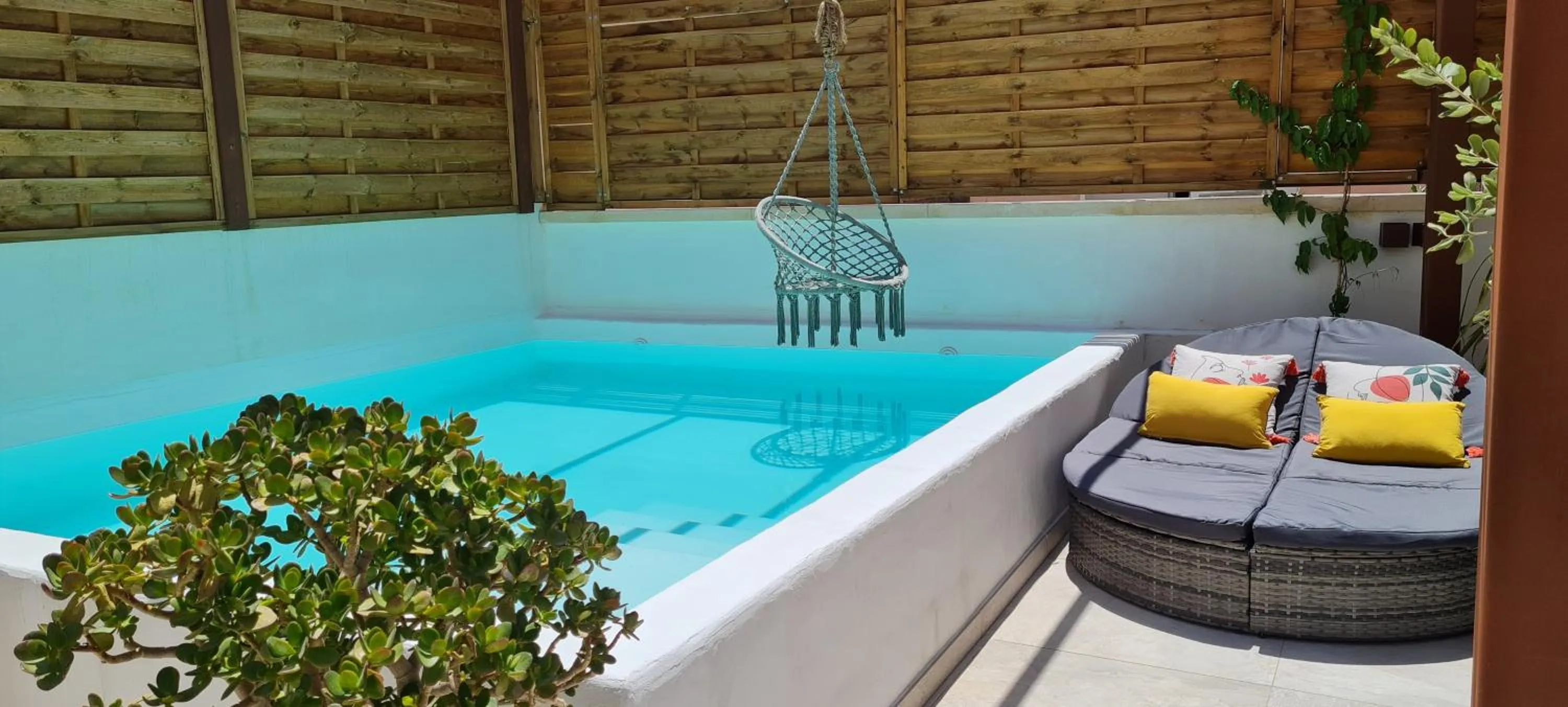 Swimming pool in Murallas de Jayrán Hotel Boutique