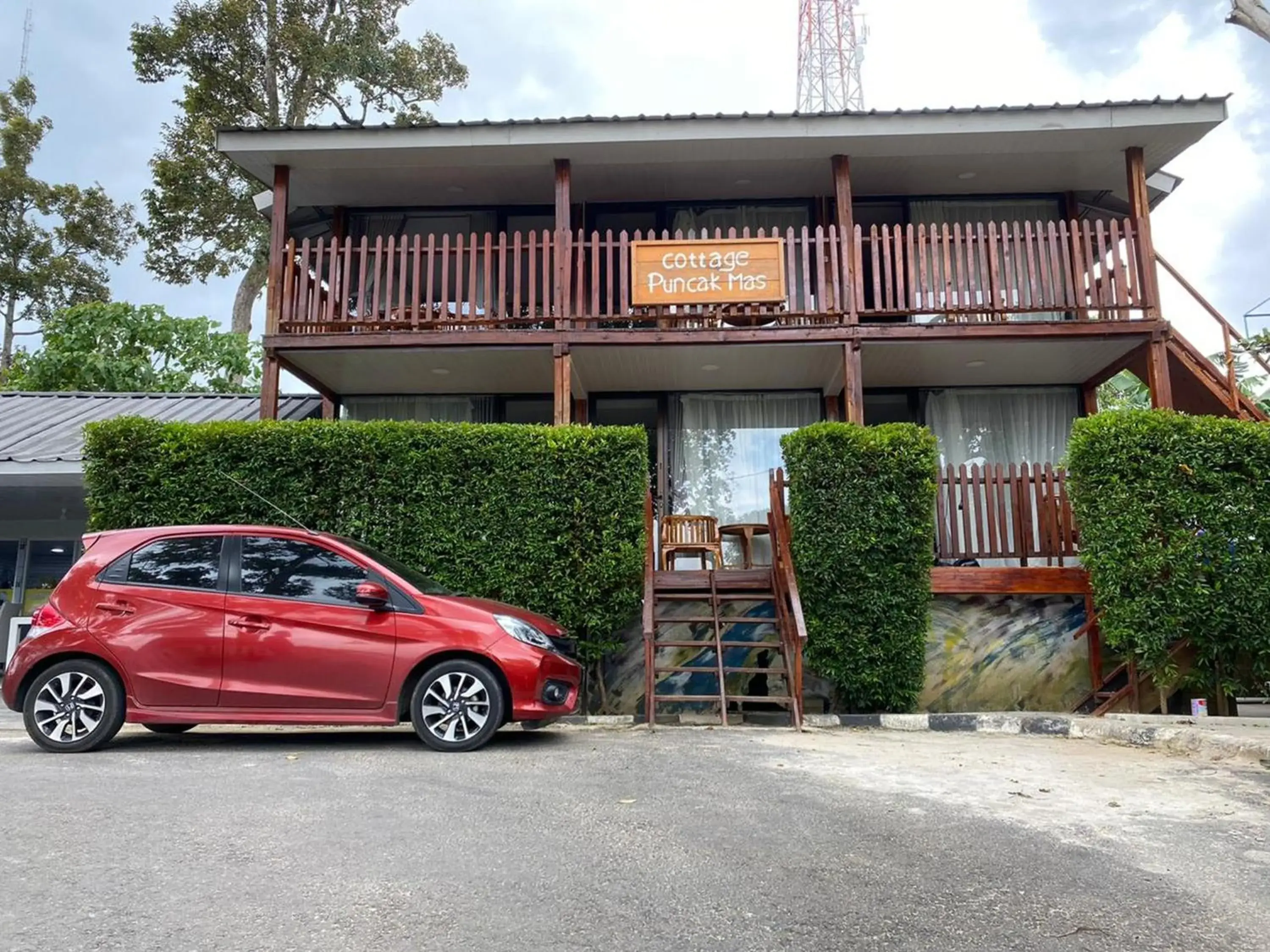 Property building in RedDoorz Plus at Puncak Mas Cottage Lampung Property building in RedDoorz Plus at Puncak Mas Cottage Lampung