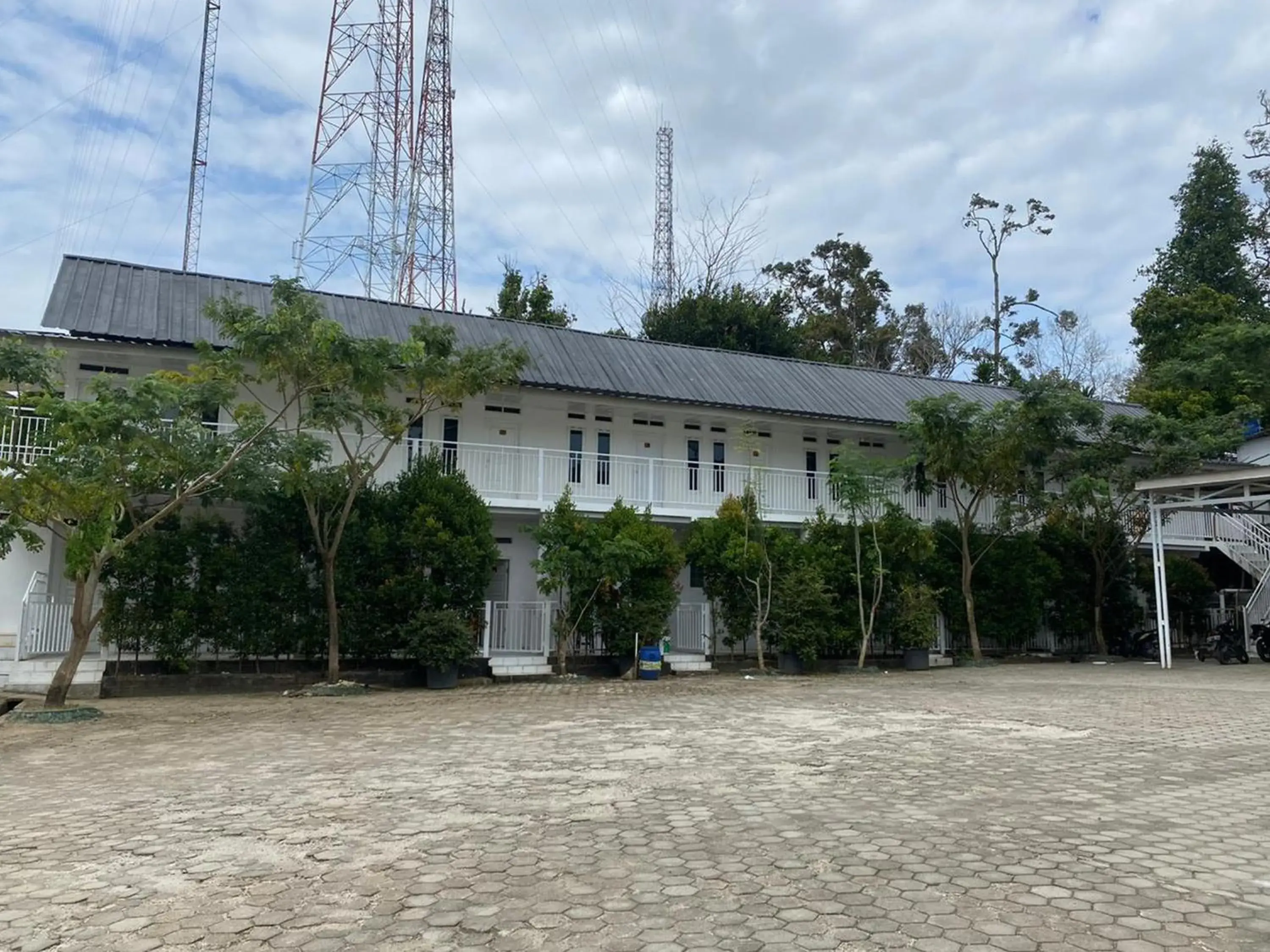 Property building in RedDoorz Plus at Puncak Mas Cottage Lampung Property building in RedDoorz Plus at Puncak Mas Cottage Lampung