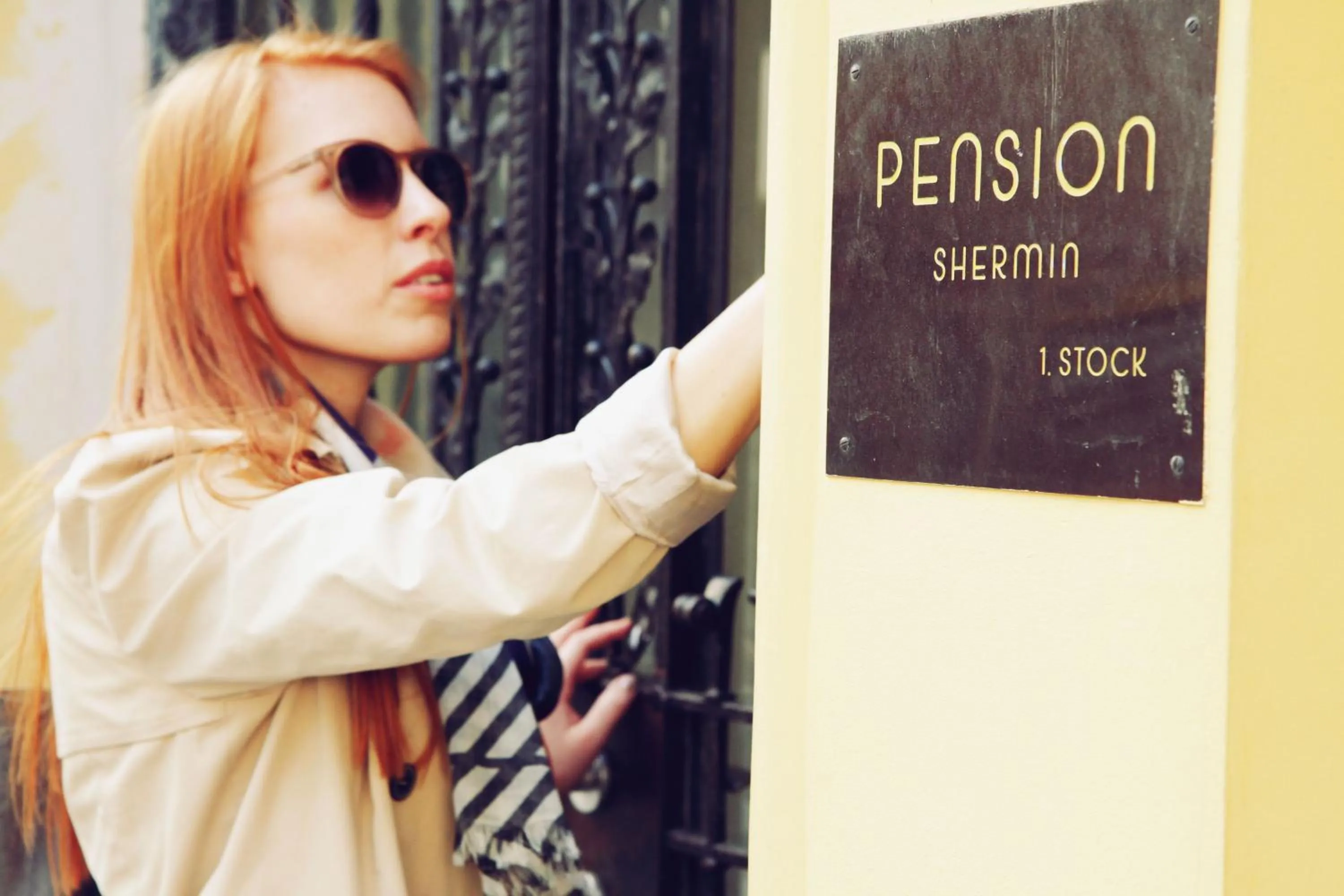 People in Saint SHERMIN bed breakfast & champagne