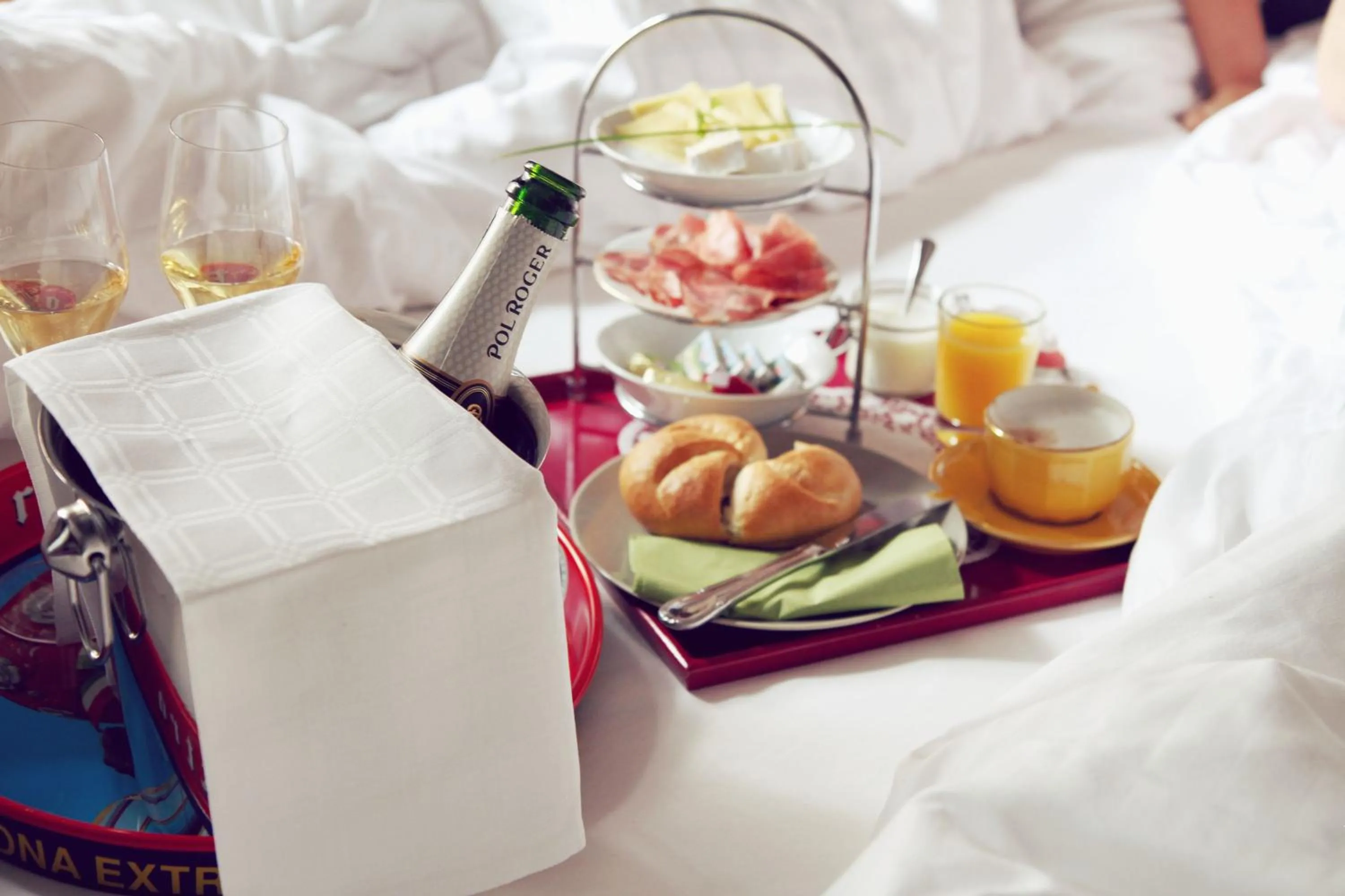 Food in Saint SHERMIN bed breakfast & champagne