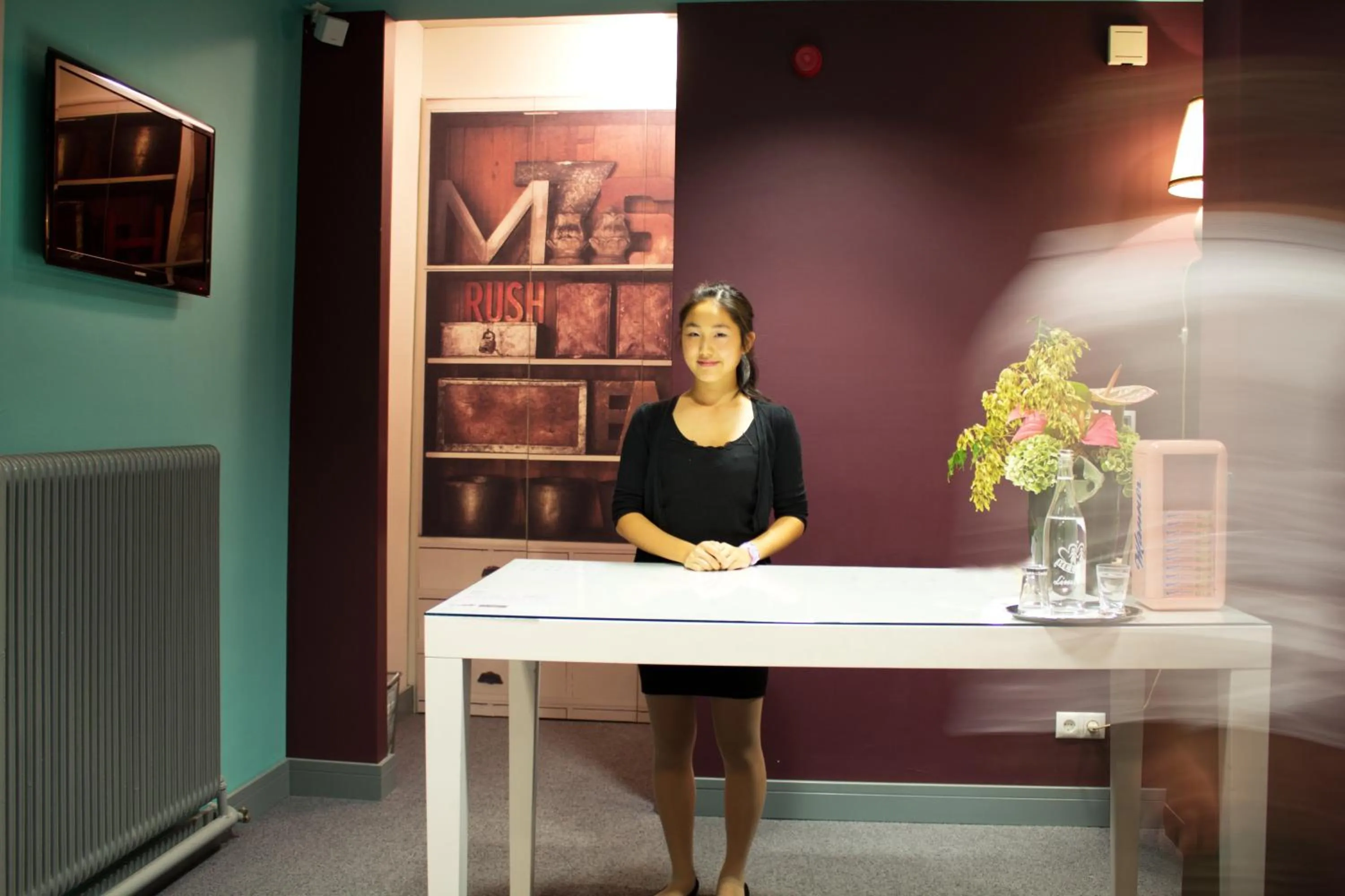 People in Saint SHERMIN bed breakfast & champagne