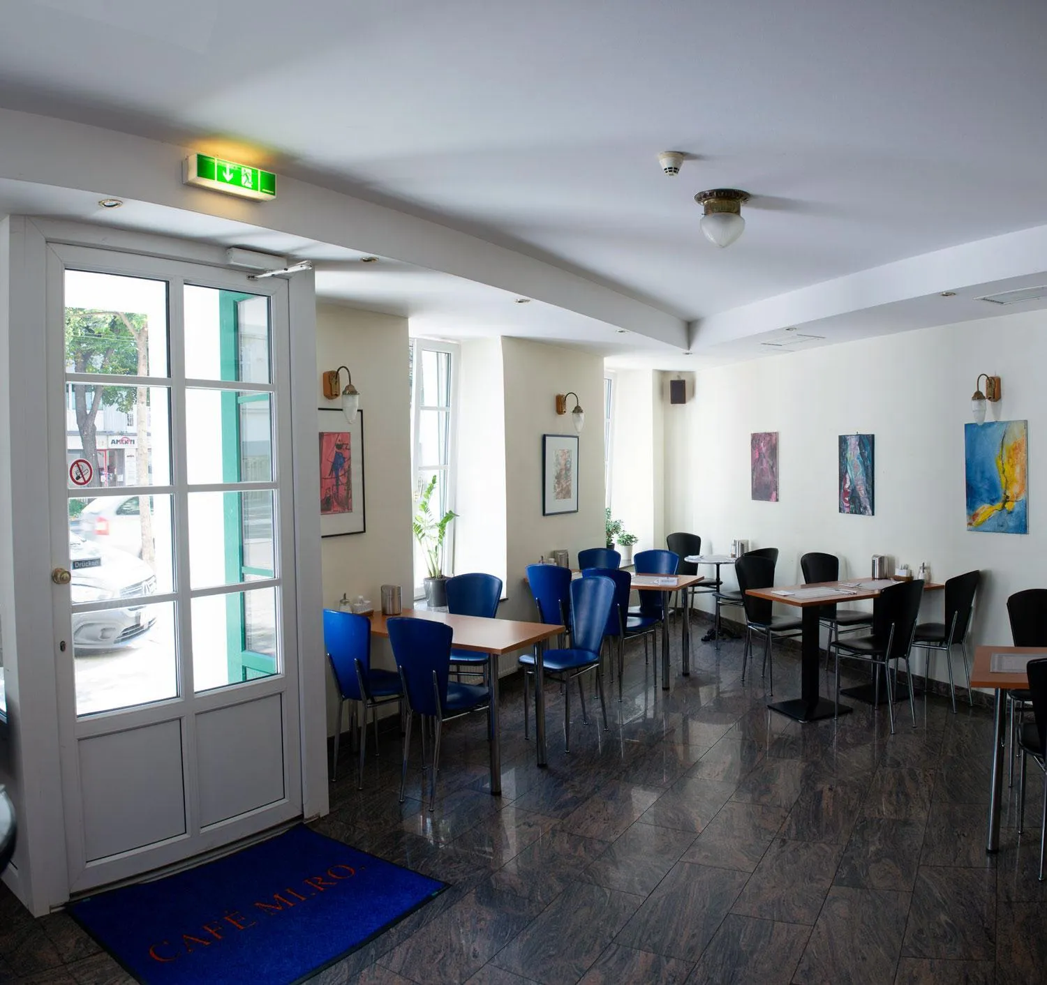 Restaurant/places to eat in Suite Hotel 900 m zur Oper