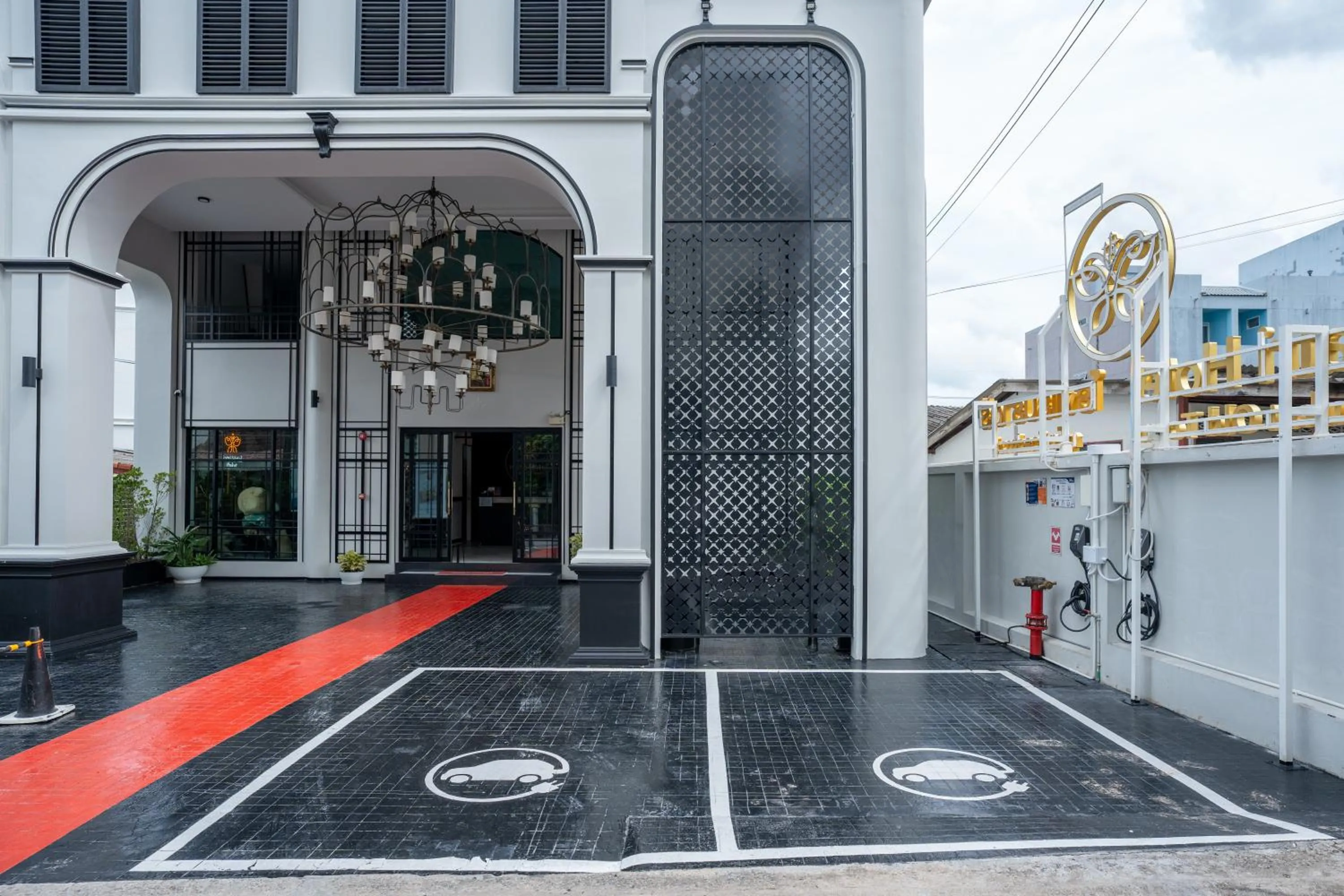 Parking in Ratri Hotel Phuket Old Town