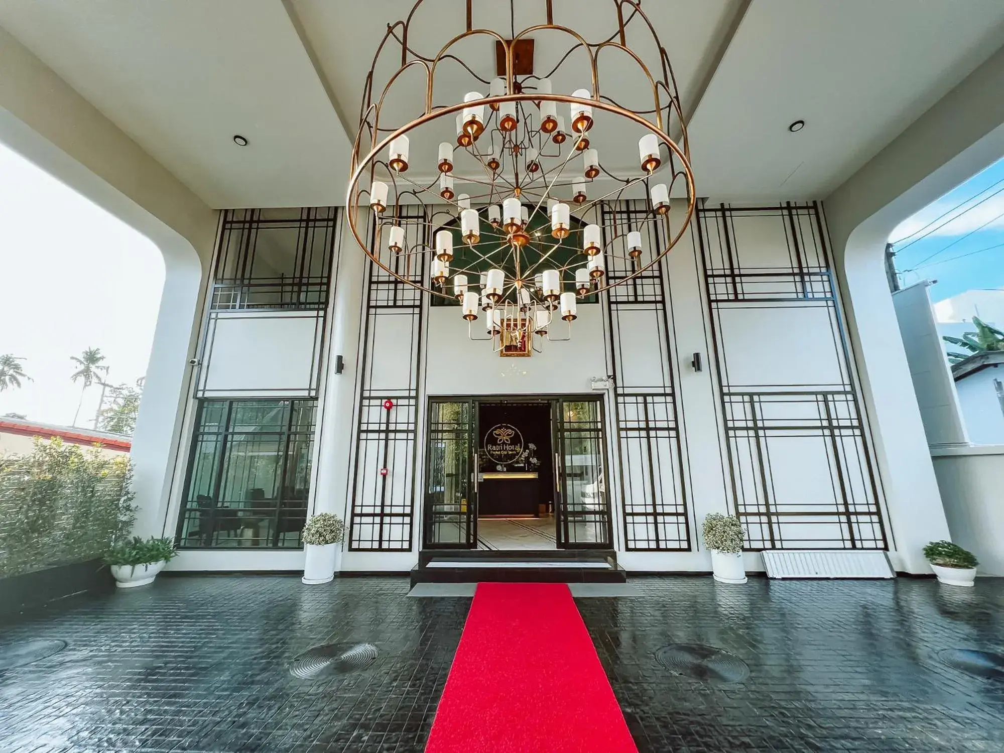 Property building in Ratri Hotel Phuket Old Town Property building in Ratri Hotel Phuket Old Town