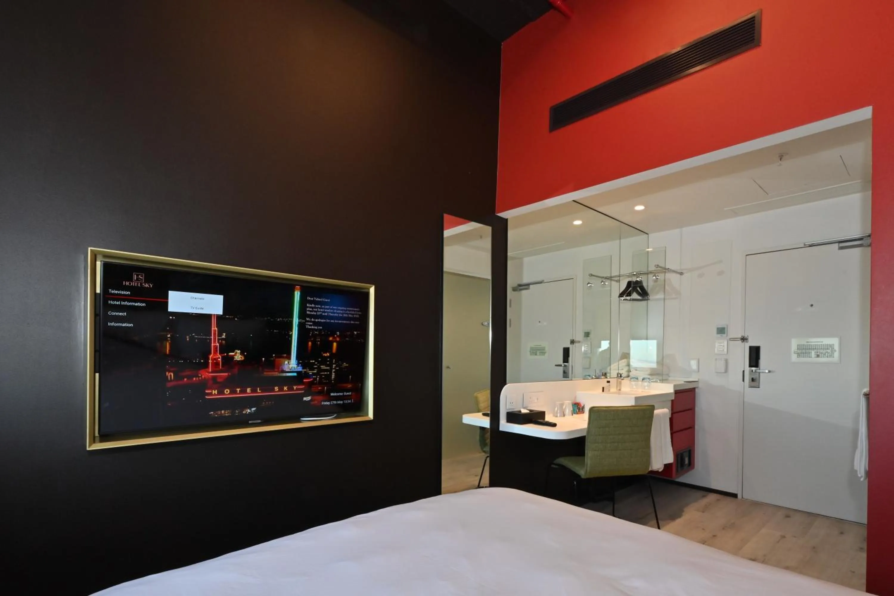Bathroom, Bed in Hotel Sky Cape Town