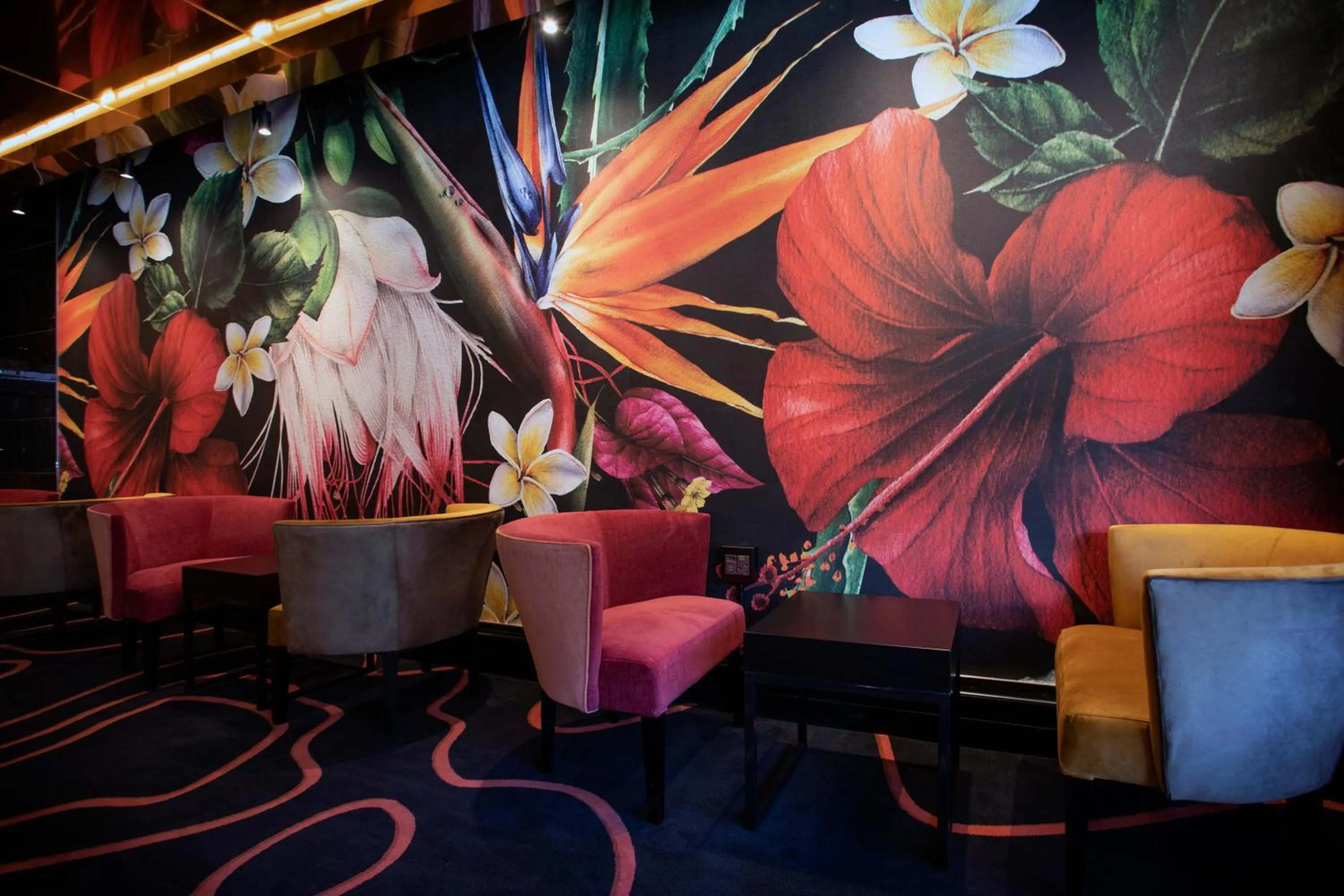 Restaurant/places to eat in Hotel Sky Cape Town