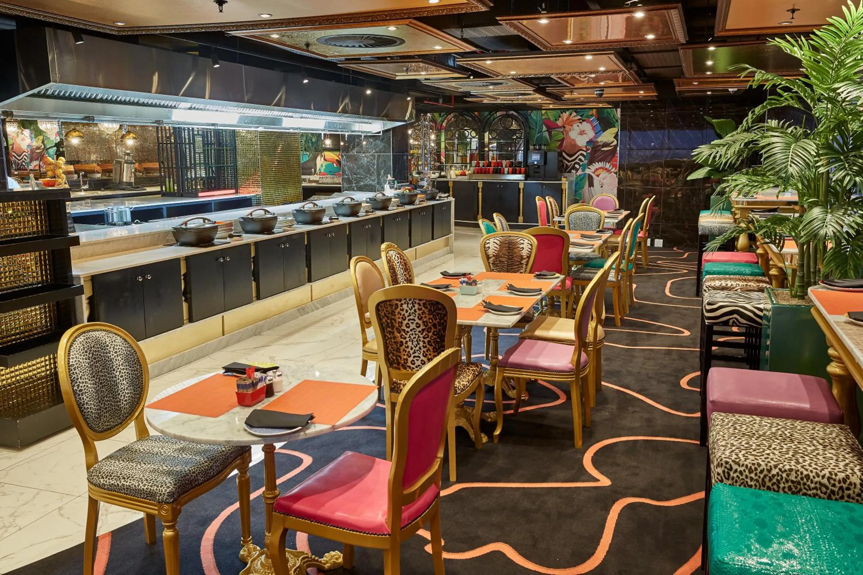 Restaurant/places to eat in Hotel Sky Cape Town