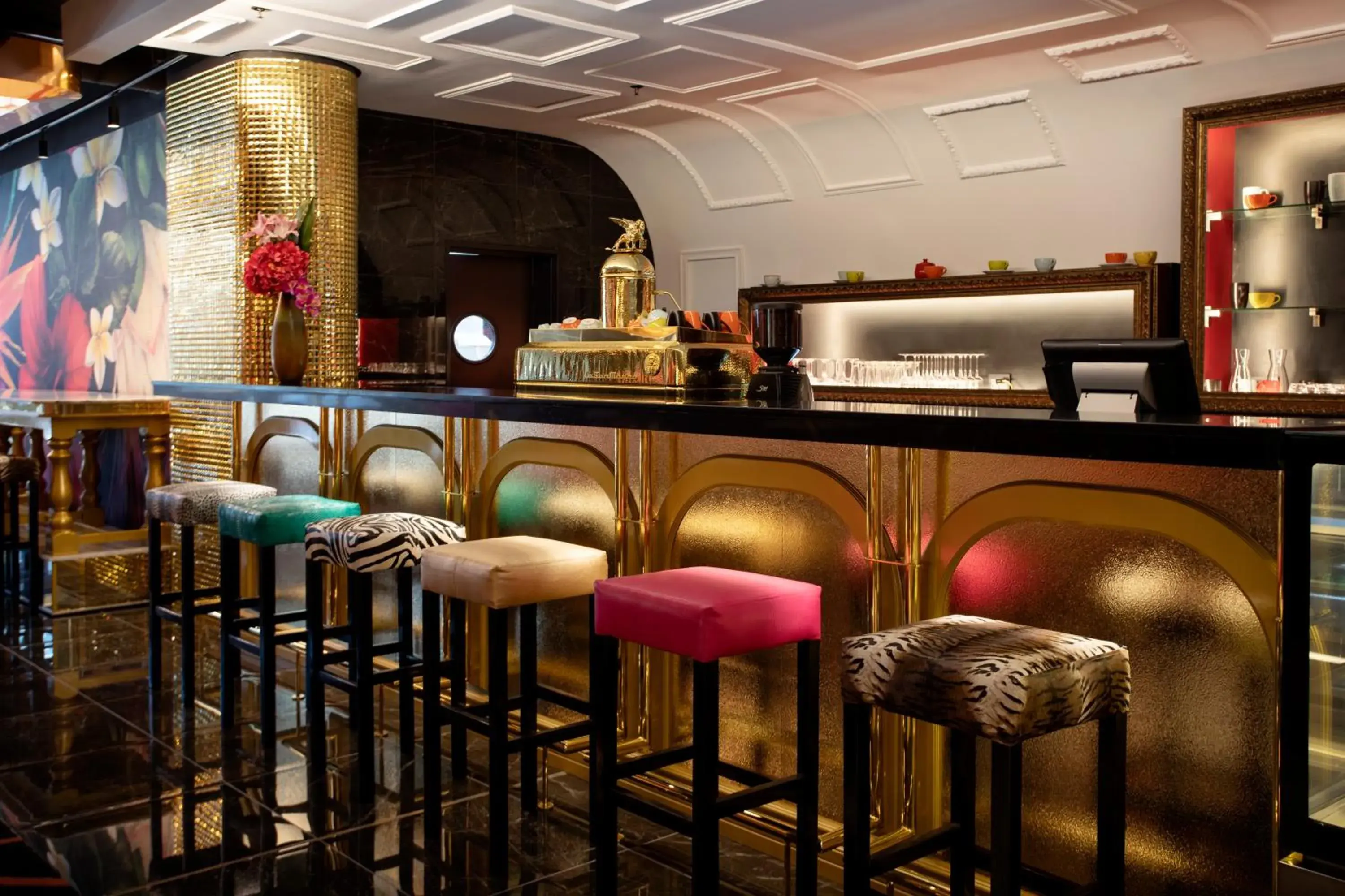 Restaurant/places to eat in Hotel Sky Cape Town Restaurant/places to eat in Hotel Sky Cape Town