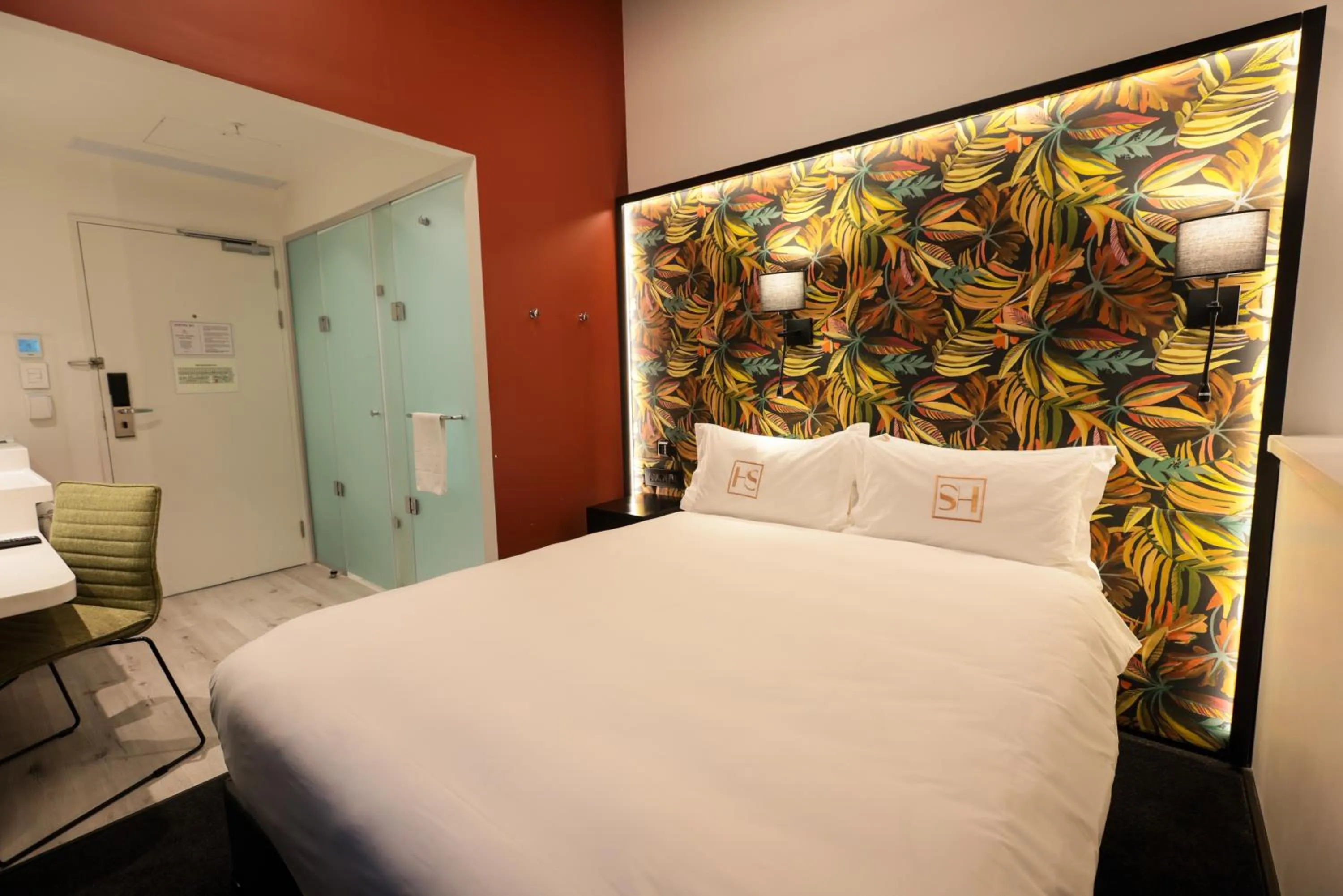 Bed in Hotel Sky Cape Town