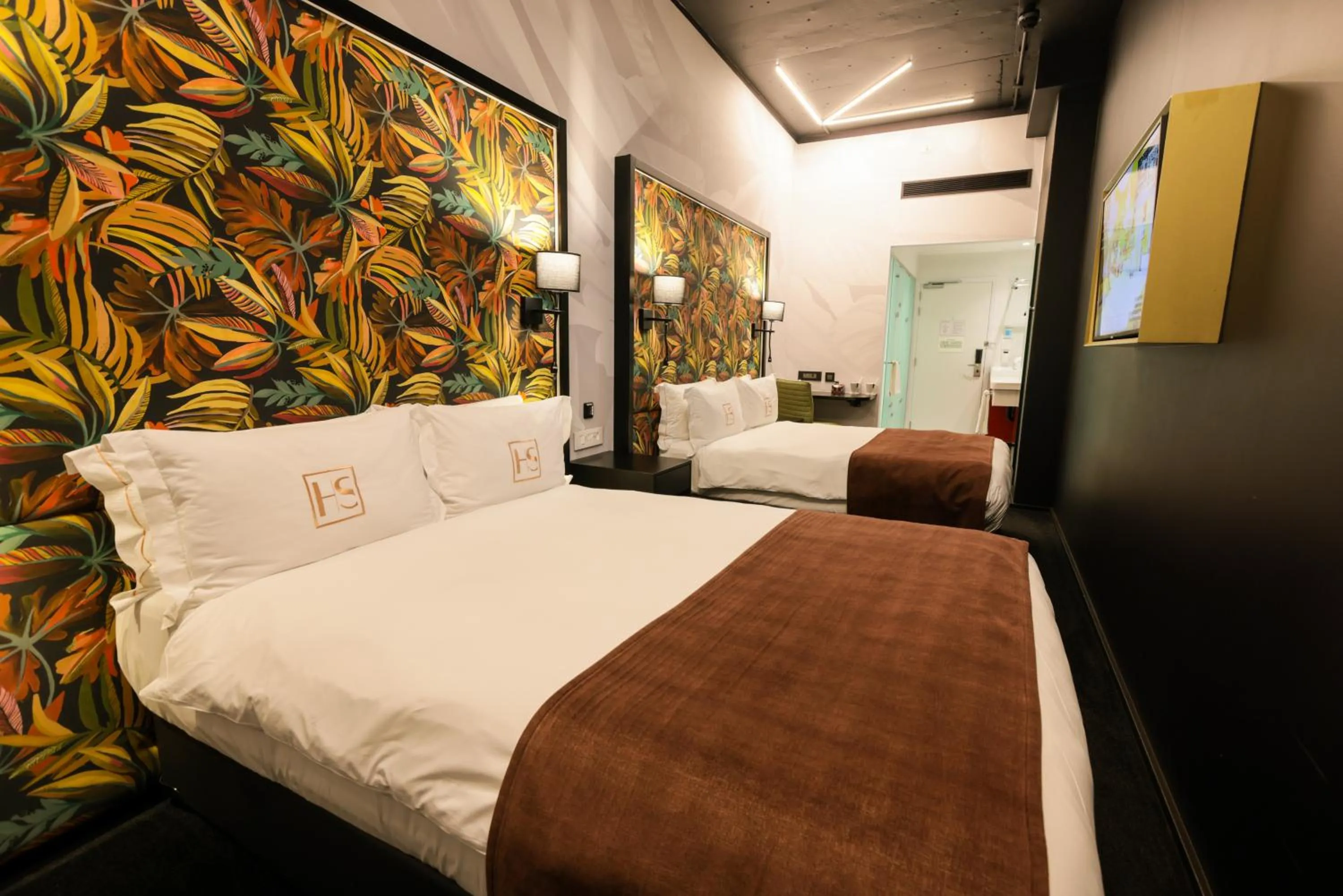 Bed in Hotel Sky Cape Town