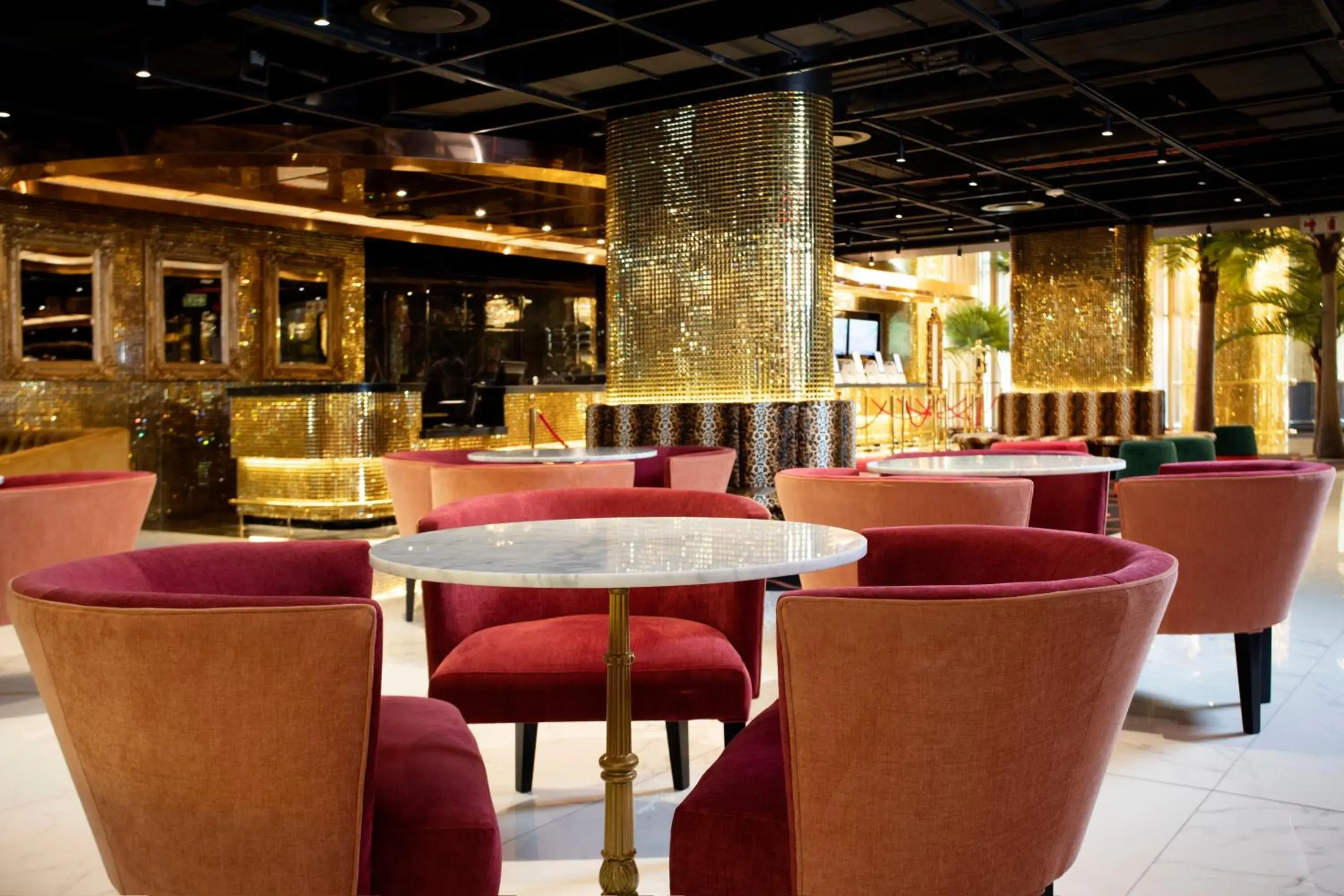 Lounge or bar in Hotel Sky Cape Town Lounge or bar in Hotel Sky Cape Town