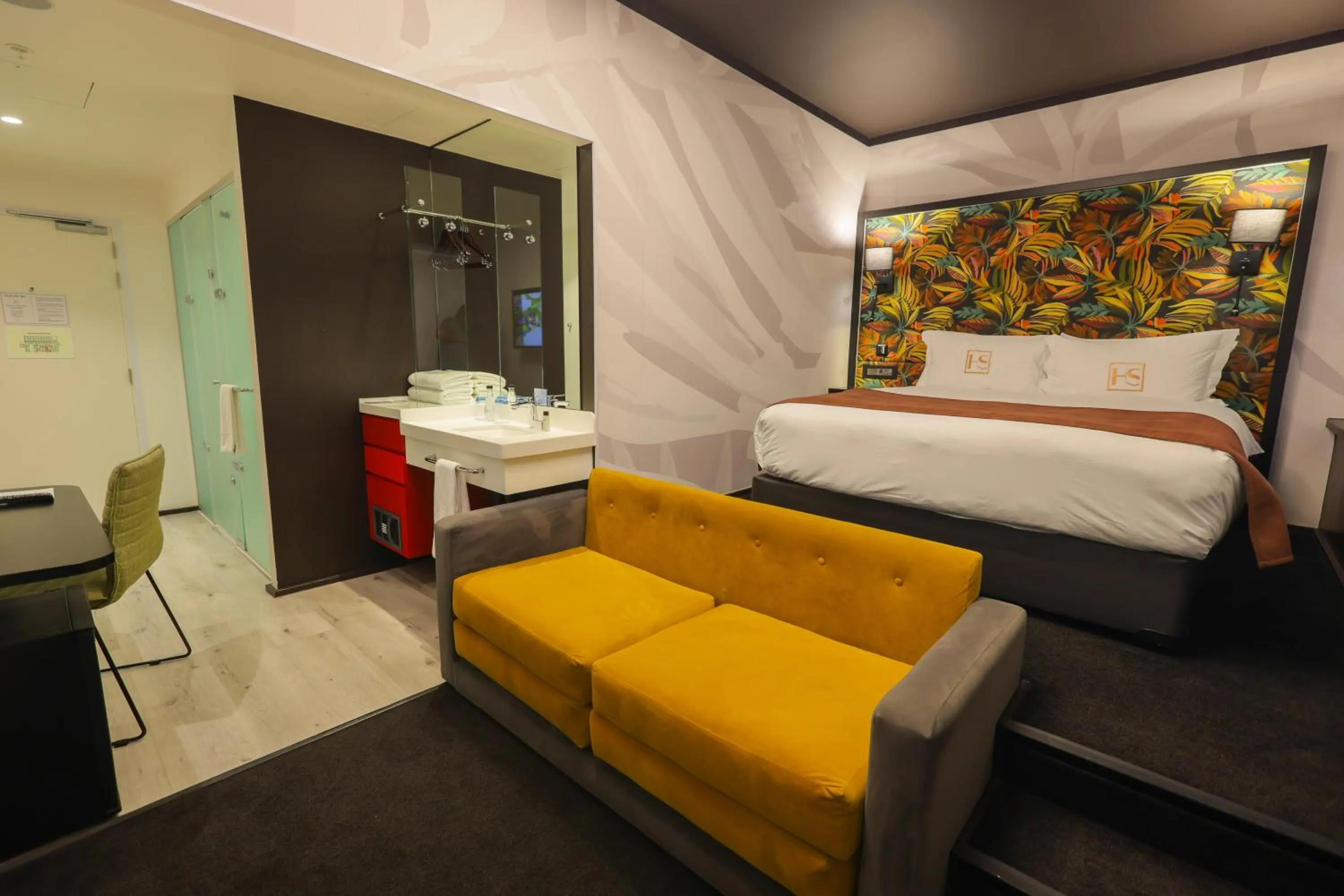 Bed in Hotel Sky Cape Town