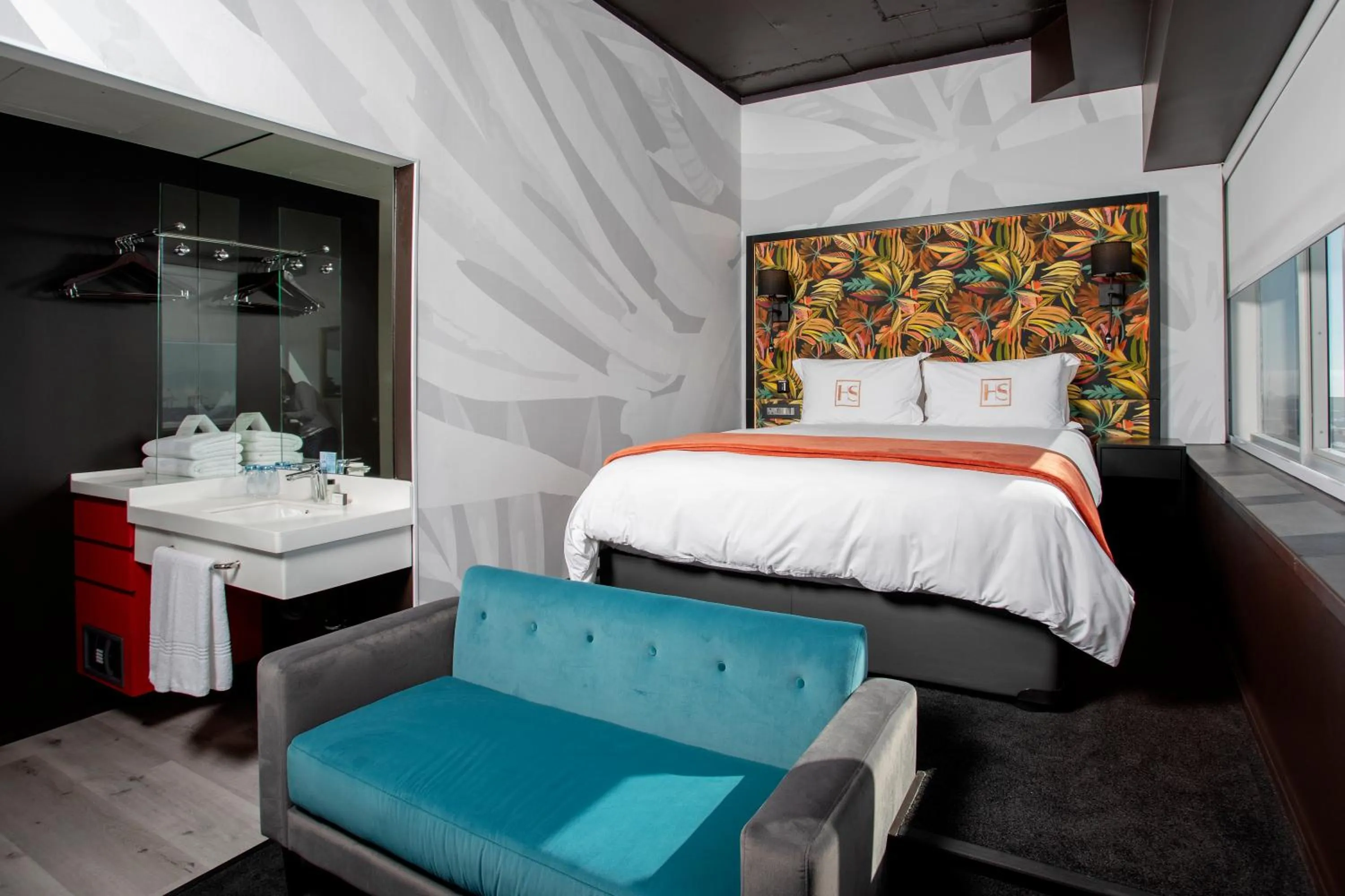 Bed in Hotel Sky Cape Town