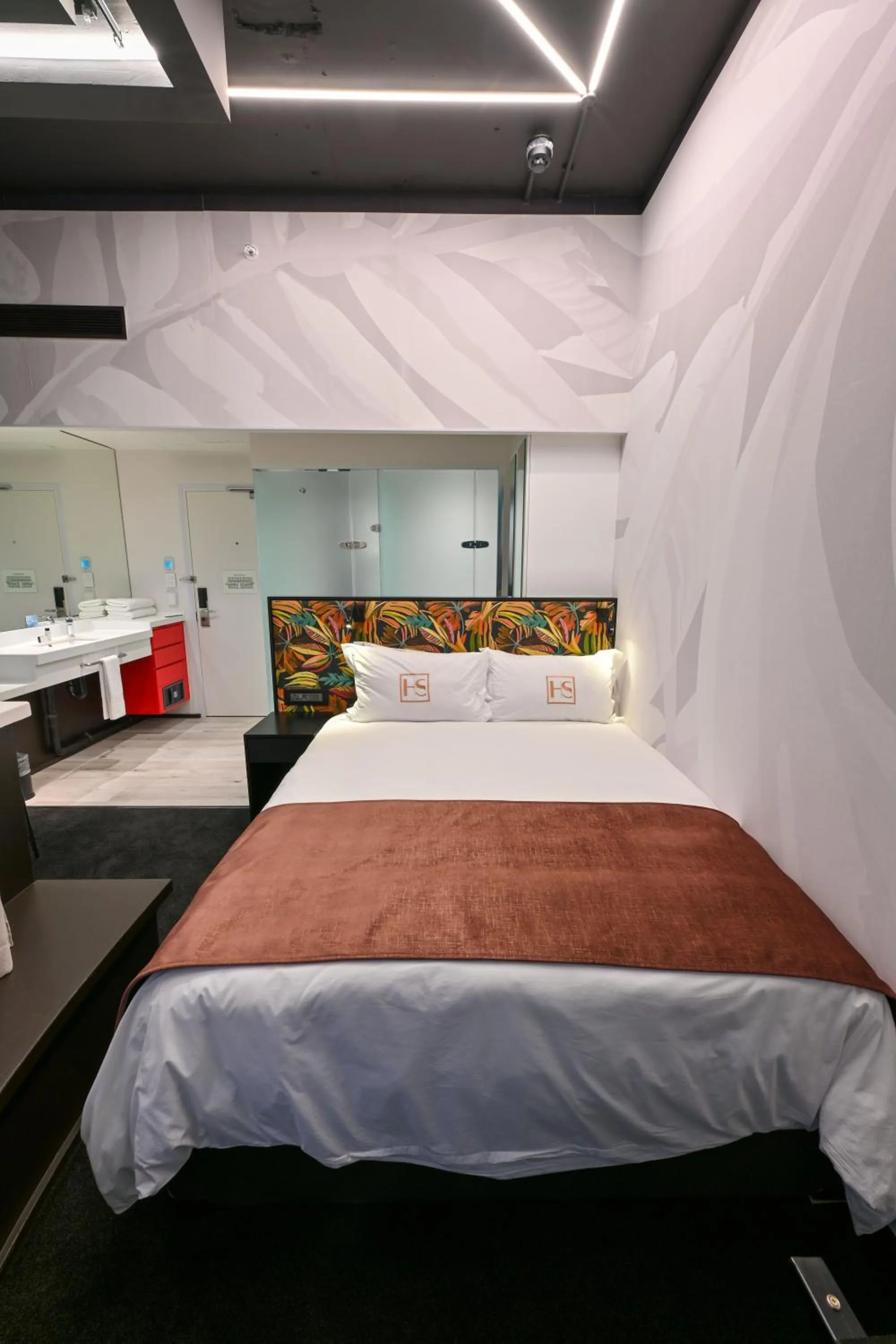 Bed in Hotel Sky Cape Town