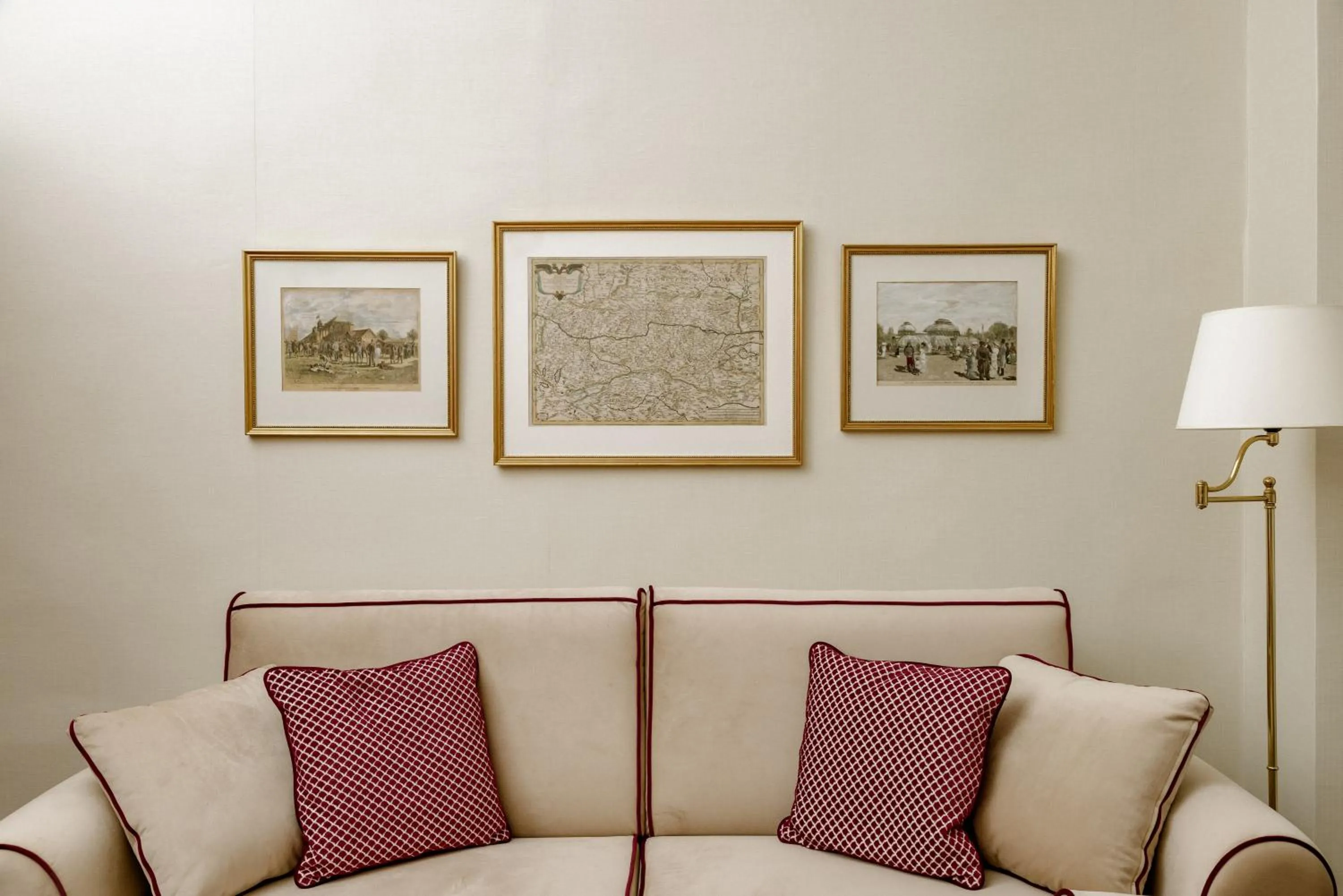 Bed in Hotel Stefanie - VIENNA'S OLDEST HOTEL