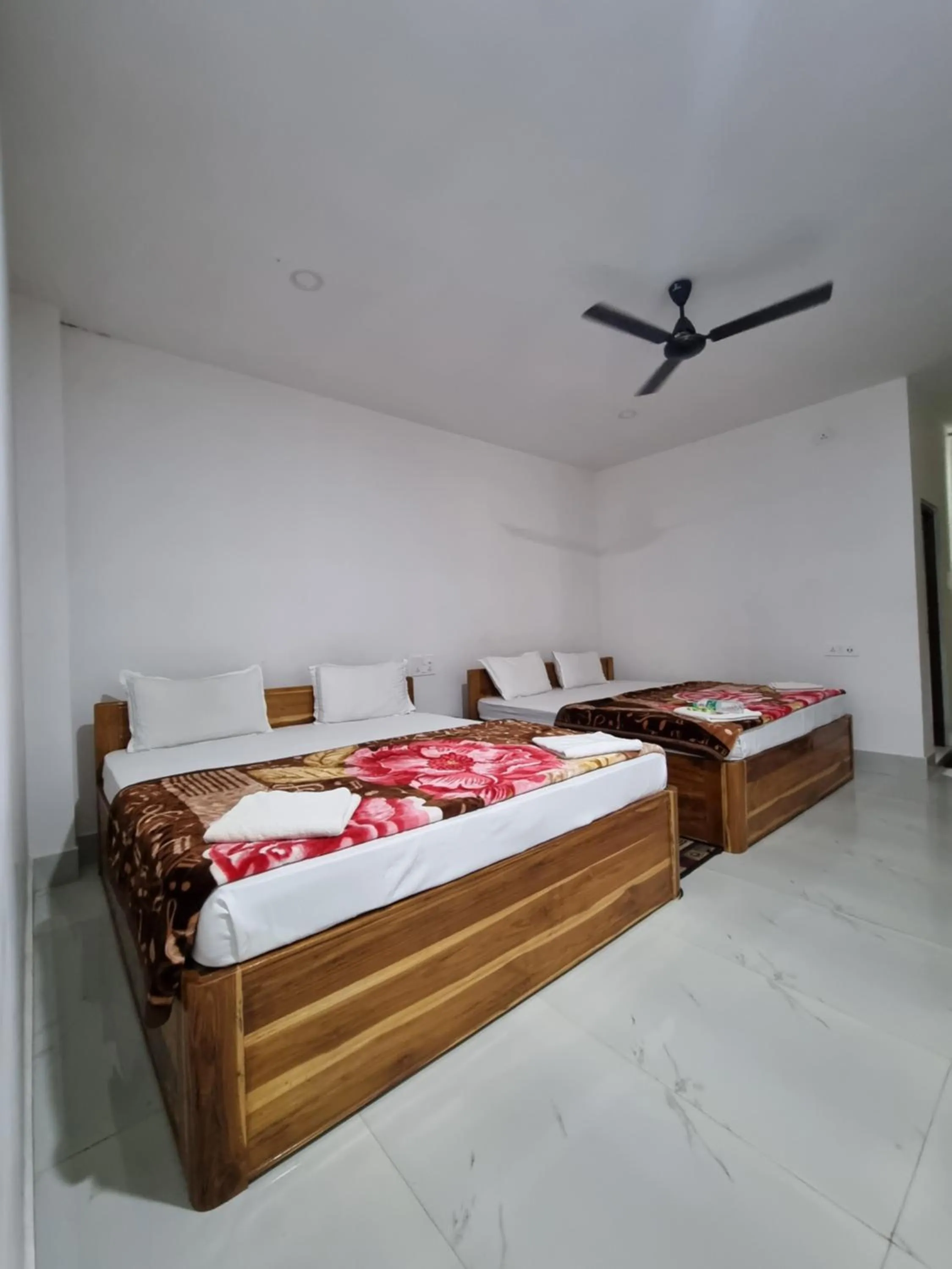 Bed in Shivaji Inn Kaziranga