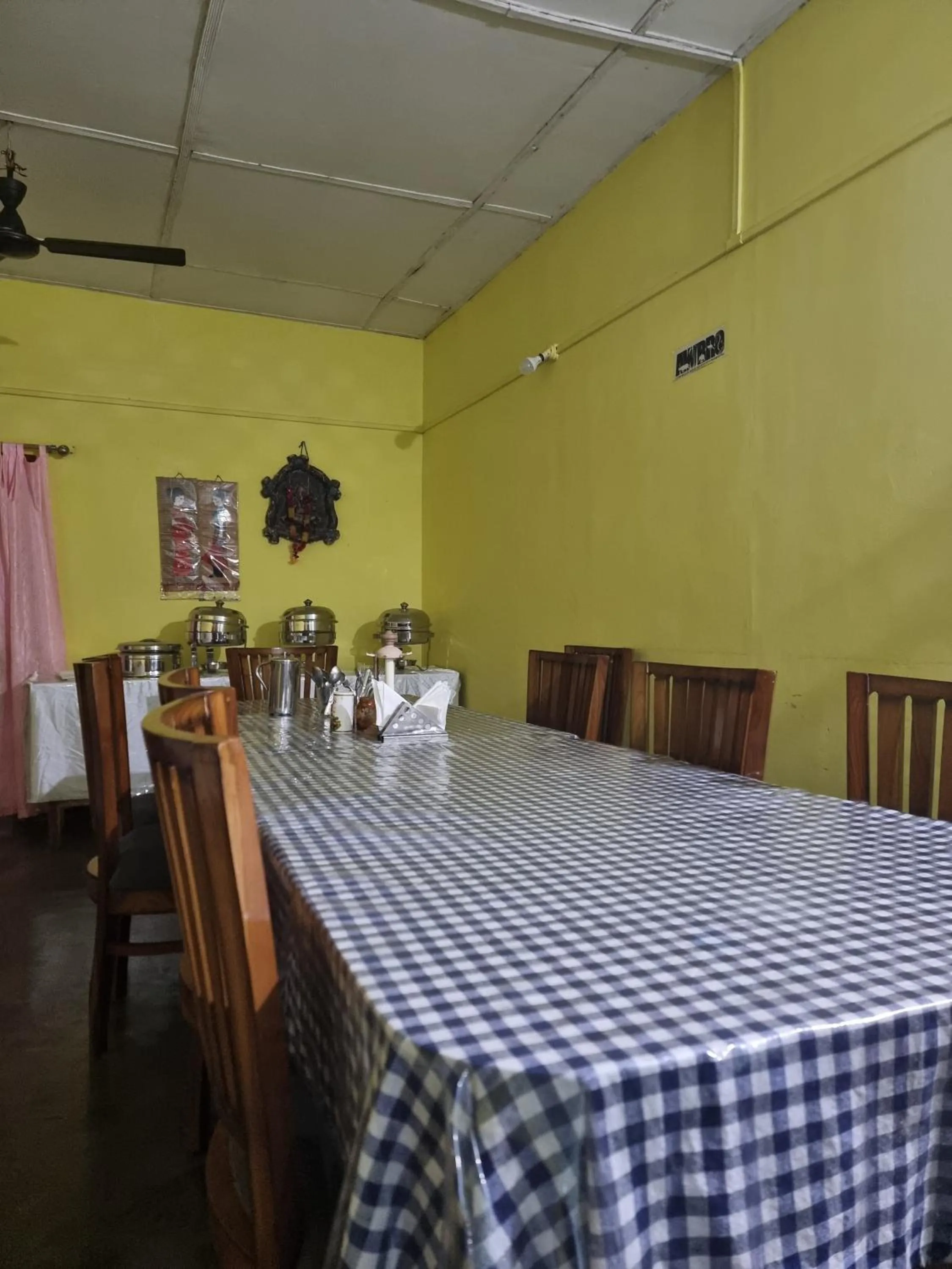 Restaurant/places to eat in Shivaji Inn Kaziranga