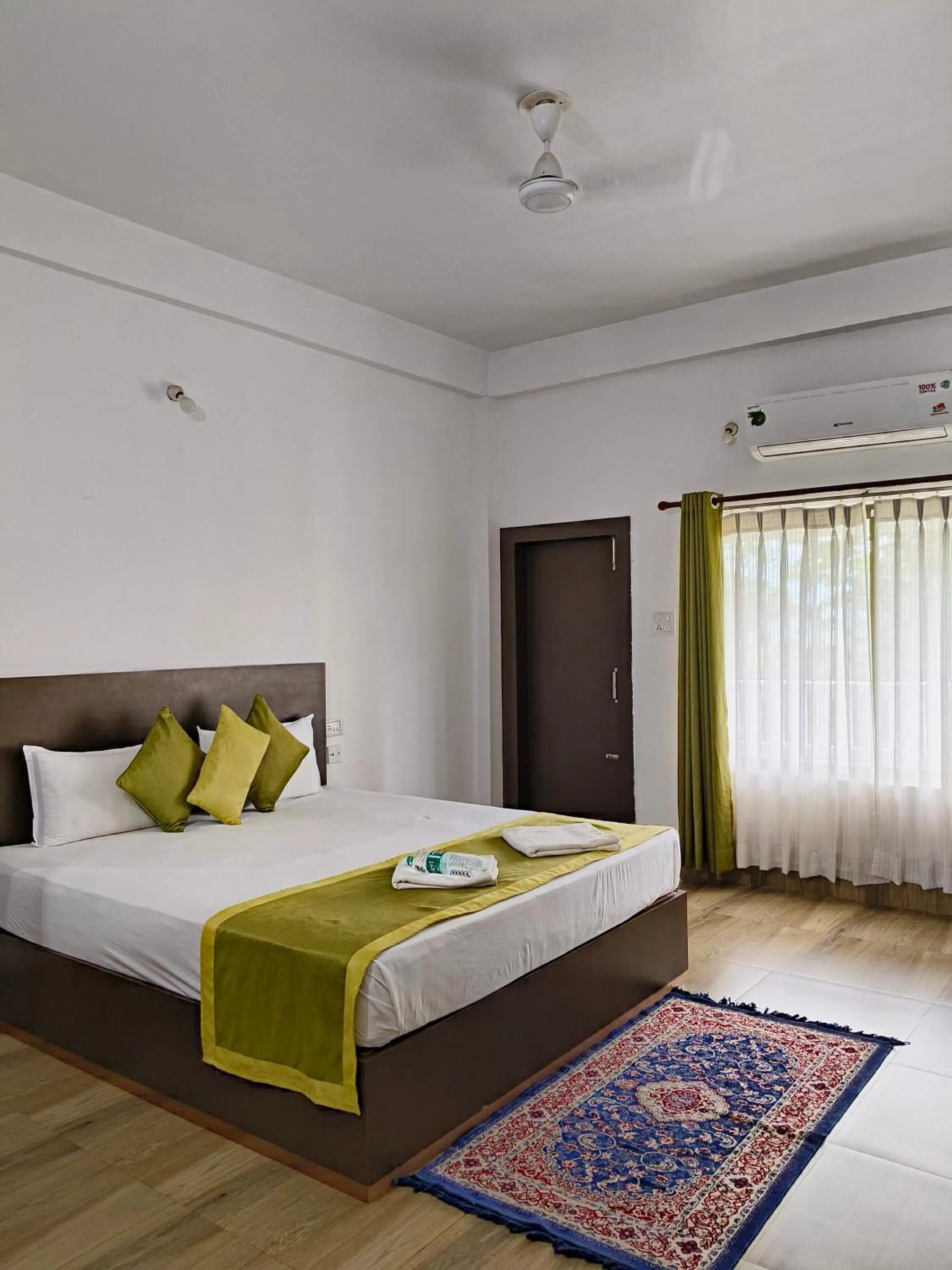 Bed in Shivaji Inn Kaziranga