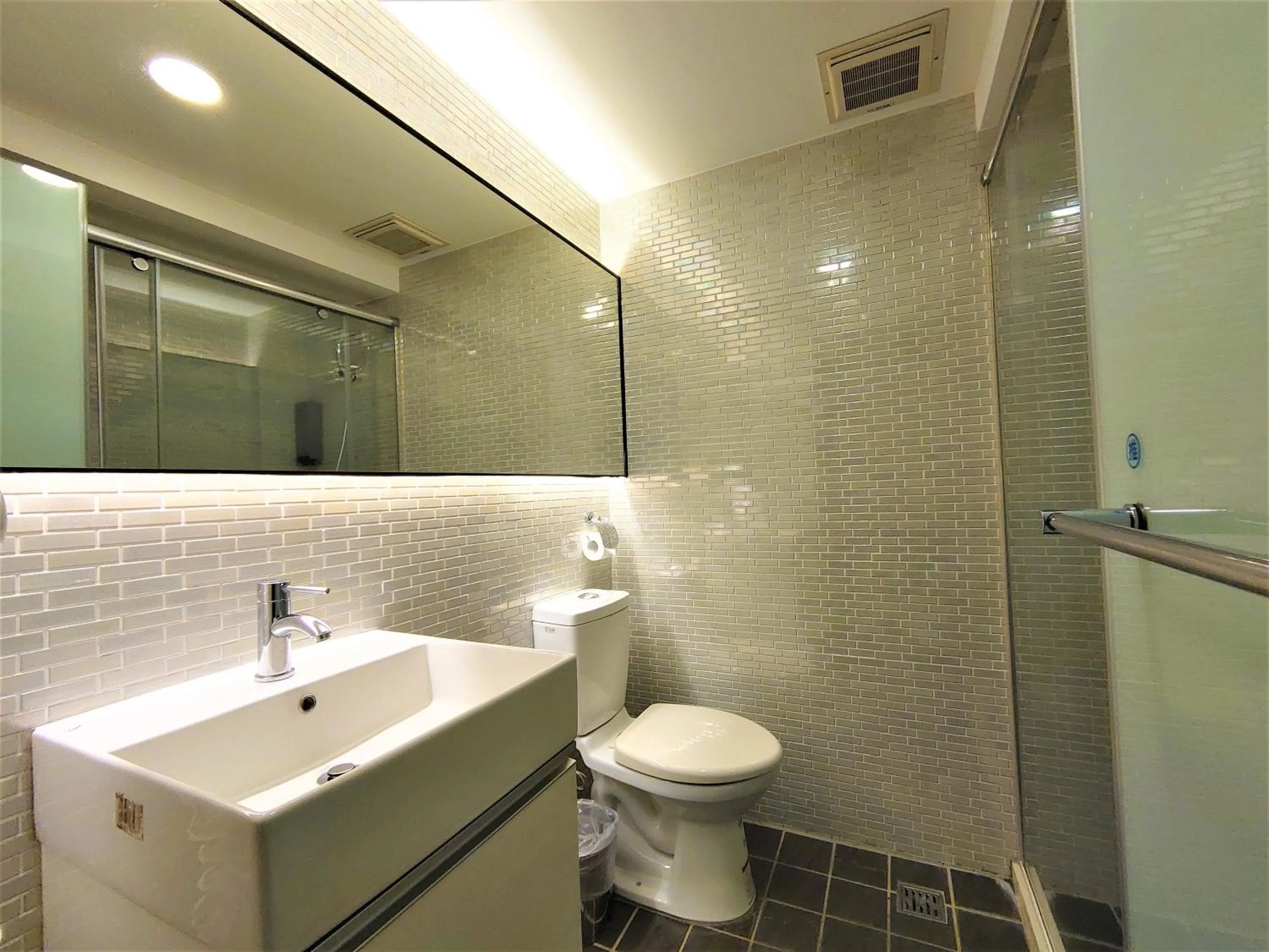 Bathroom in Hub Hotel Ximen Inn