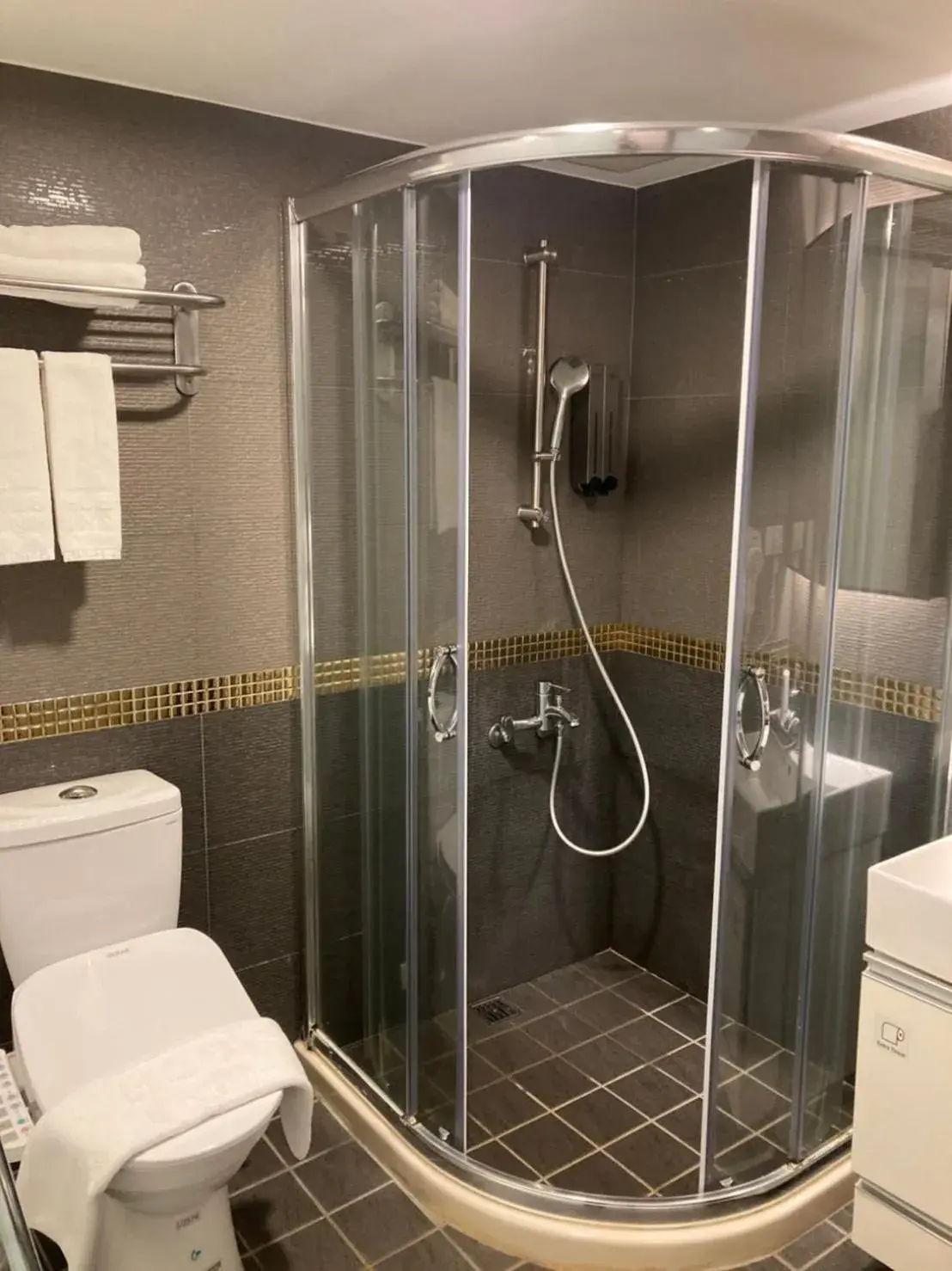 Shower in Hub Hotel Ximen Inn Shower in Hub Hotel Ximen Inn