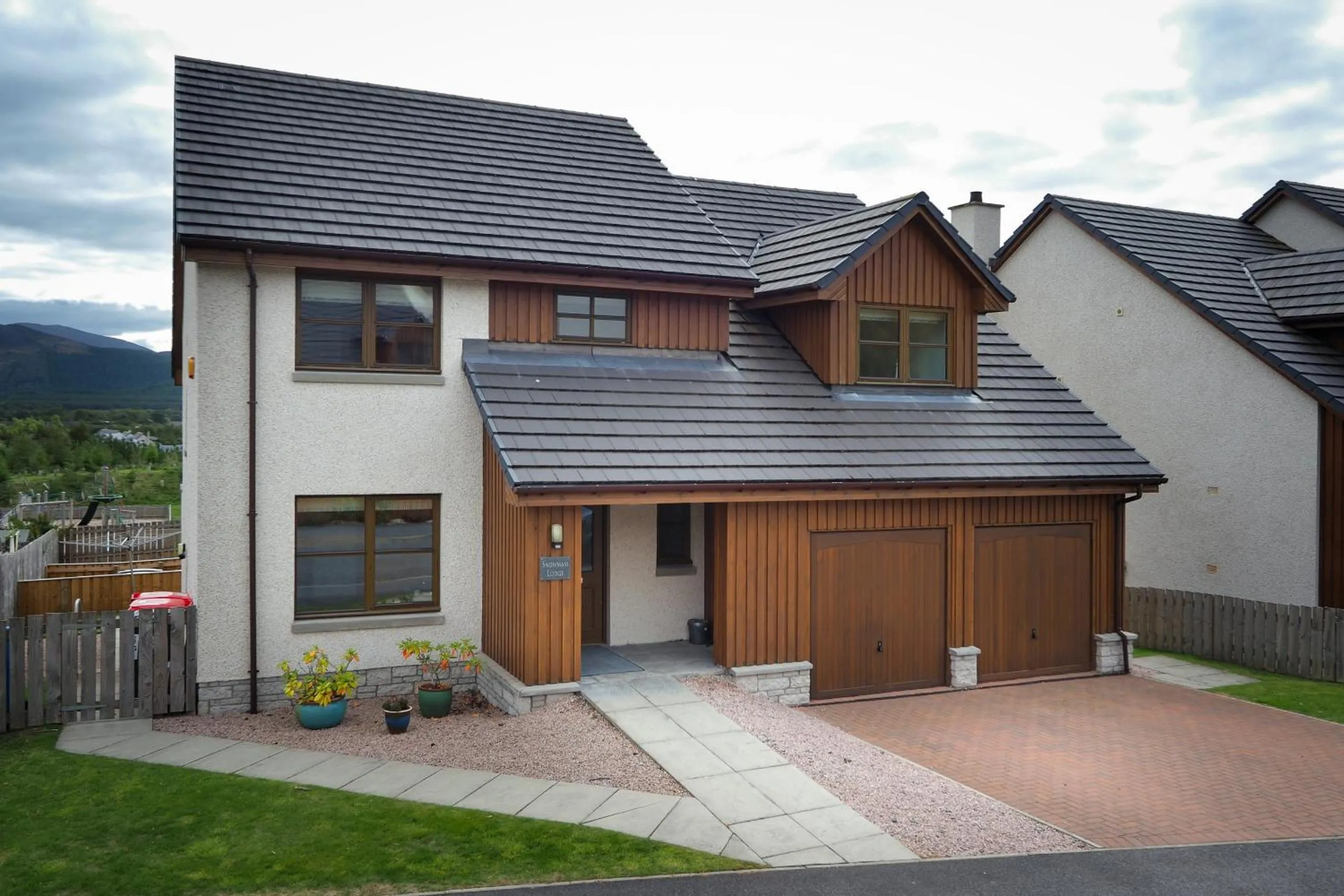Off site in Snowmass Lodge - hot tub in Aviemore