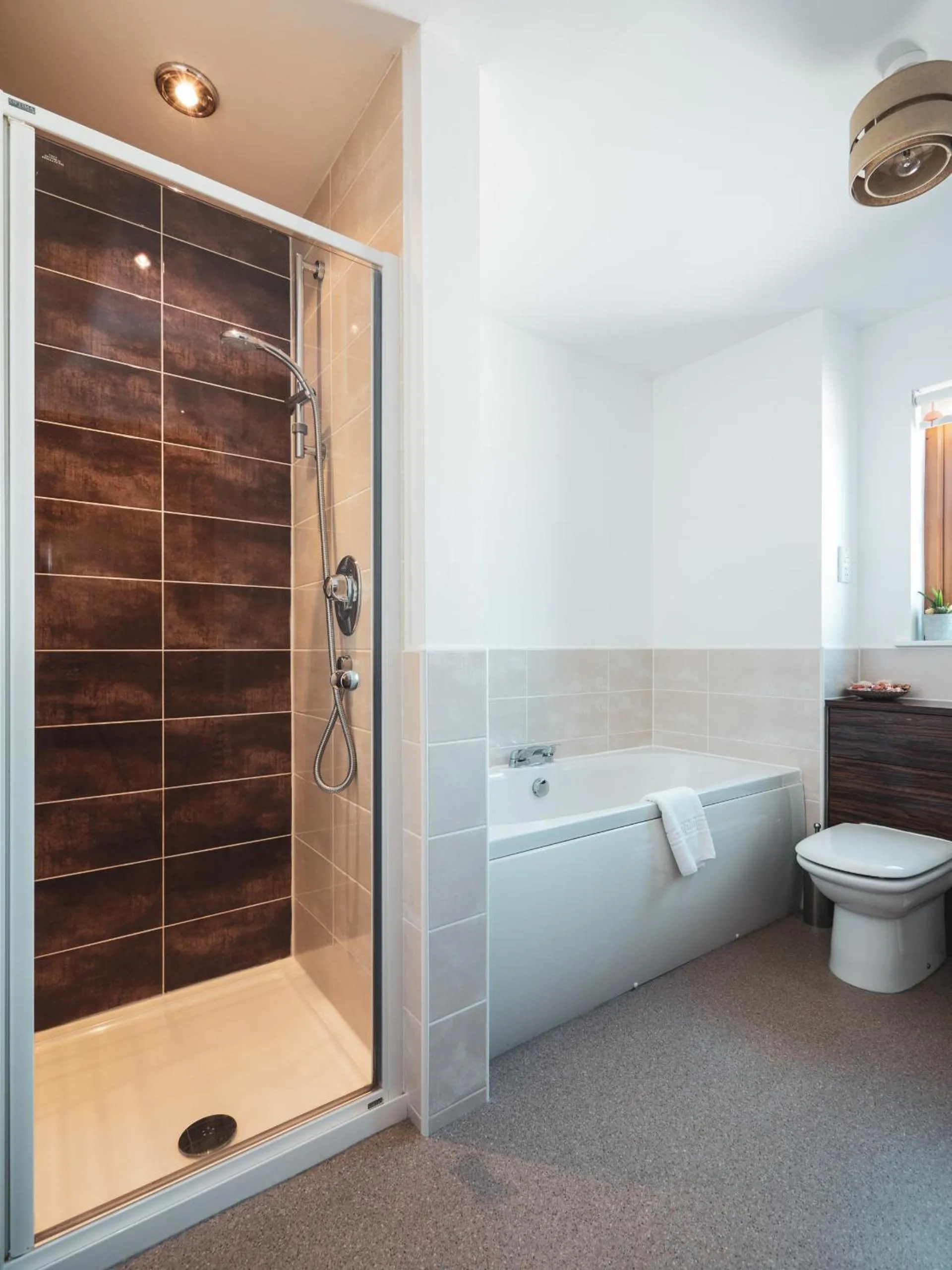 Bathroom in Snowmass Lodge - hot tub in Aviemore