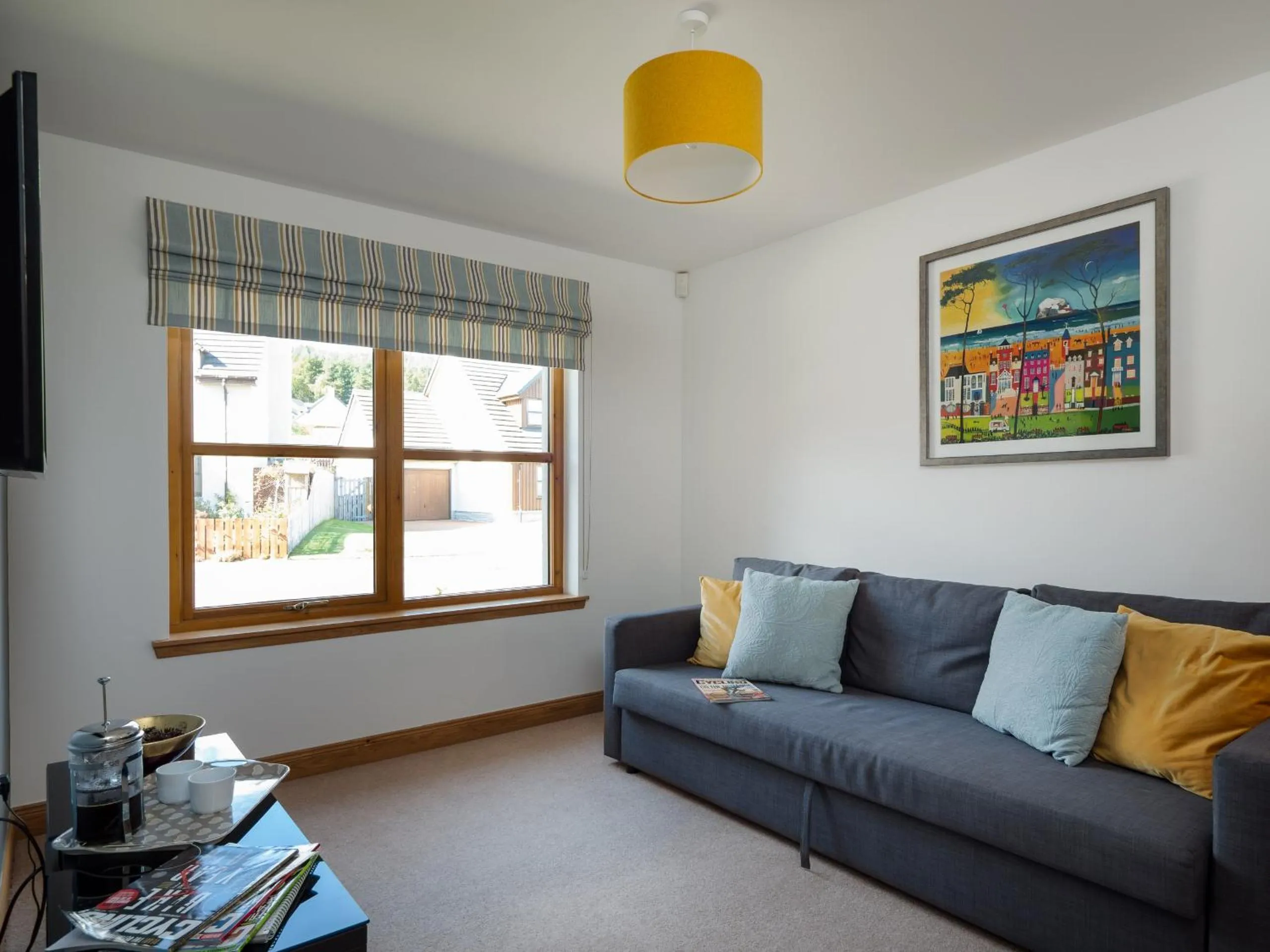 Communal lounge/ TV room in Snowmass Lodge - hot tub in Aviemore