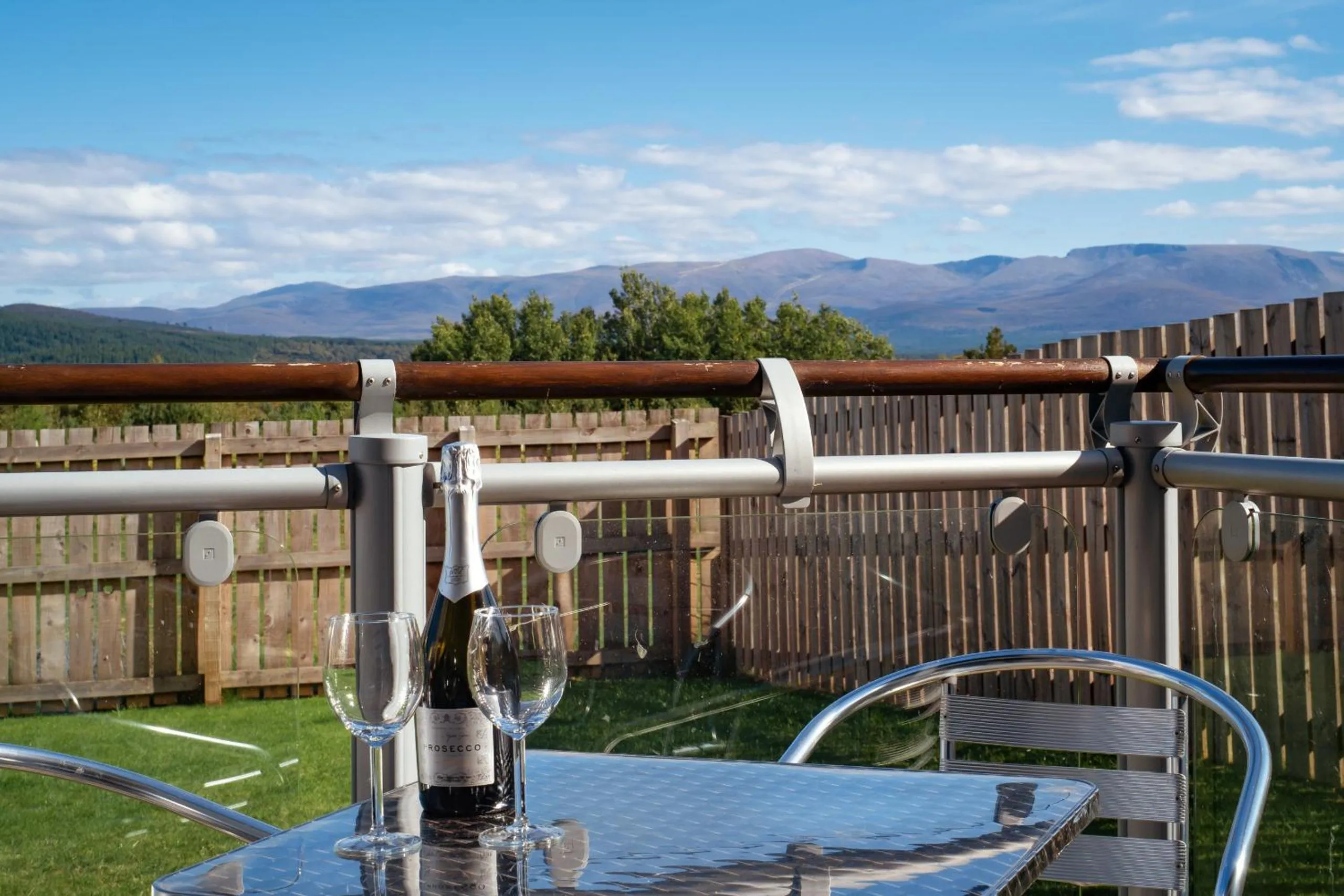 Patio in Snowmass Lodge - hot tub in Aviemore