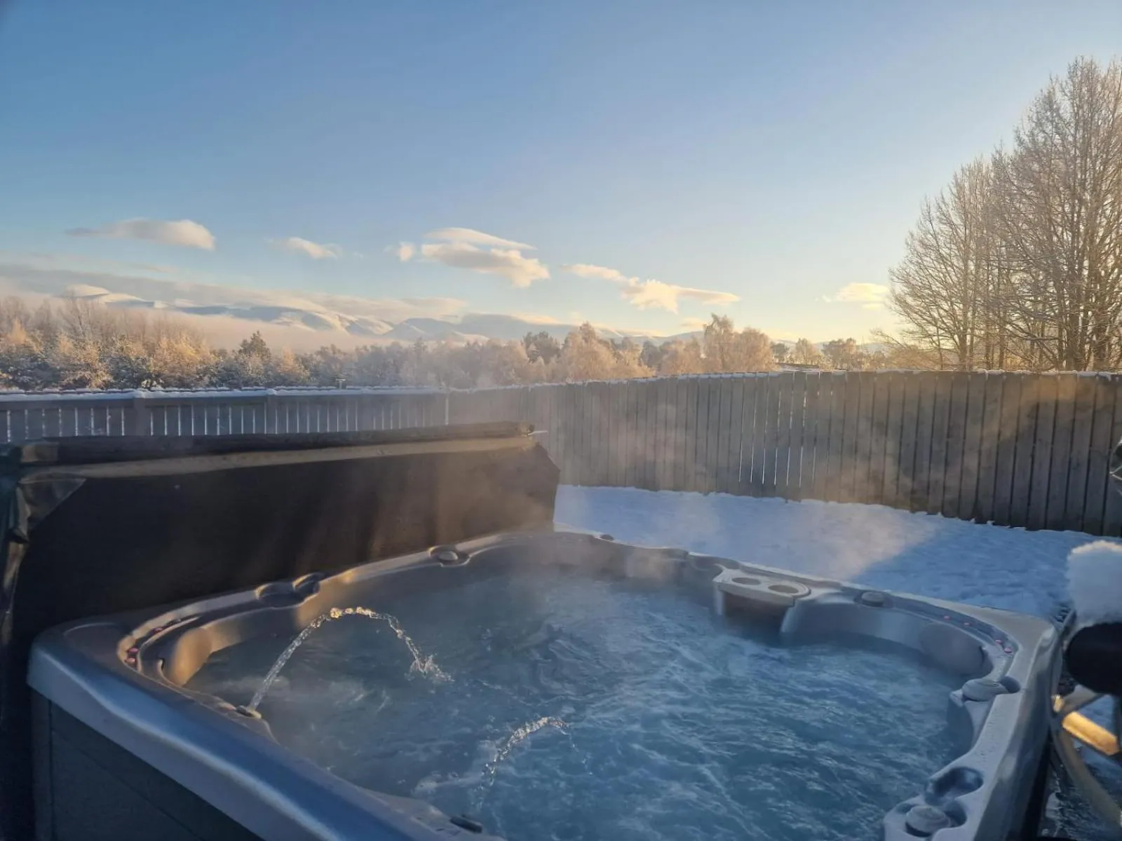 Patio in Snowmass Lodge - hot tub in Aviemore