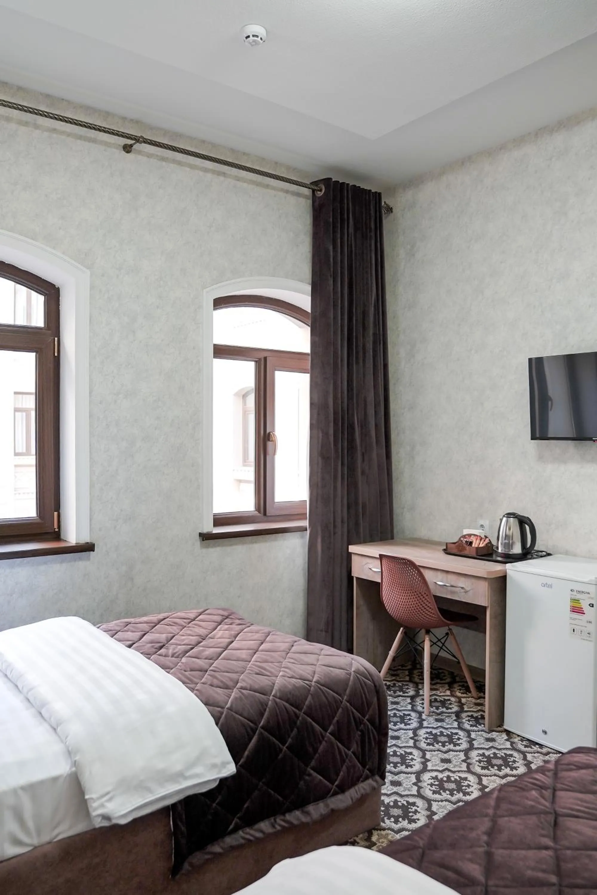 Communal lounge/ TV room, Bed in Level Hotel