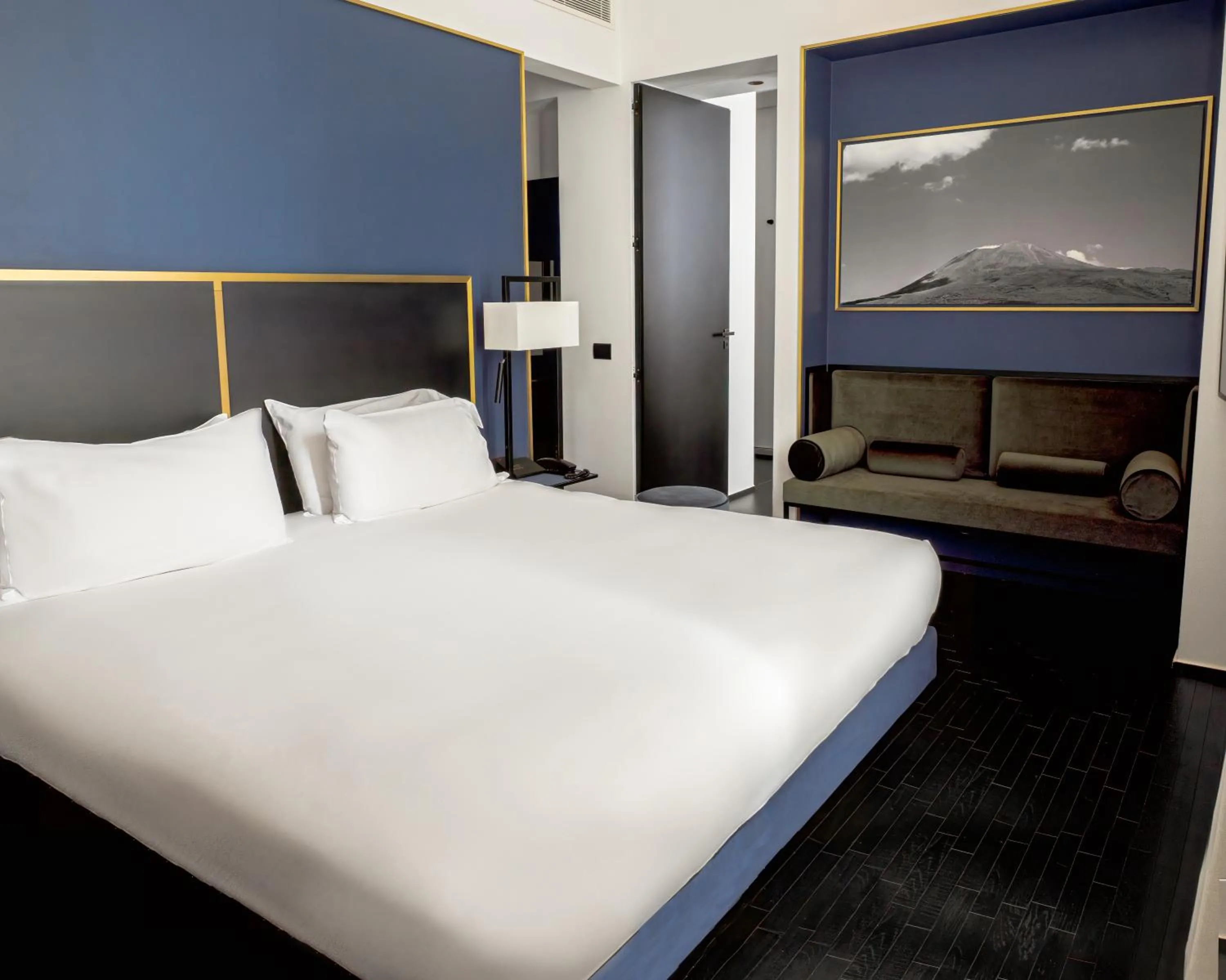 Shower, Bed in Habita79 Hotel Pompeii - MGallery Collection