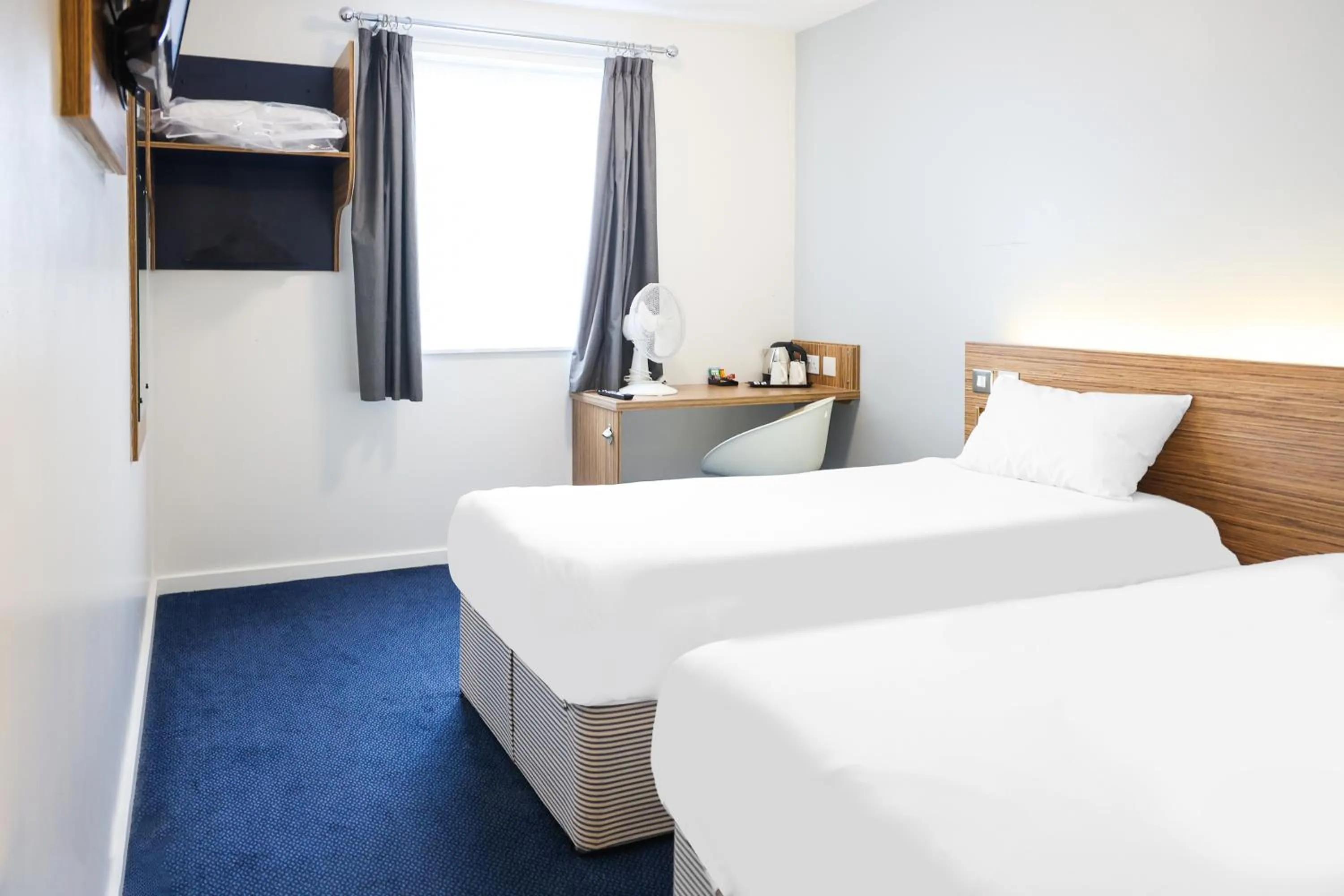 Photo of the whole room, Bed in GO2 Lancaster Centre Hotel by OYO