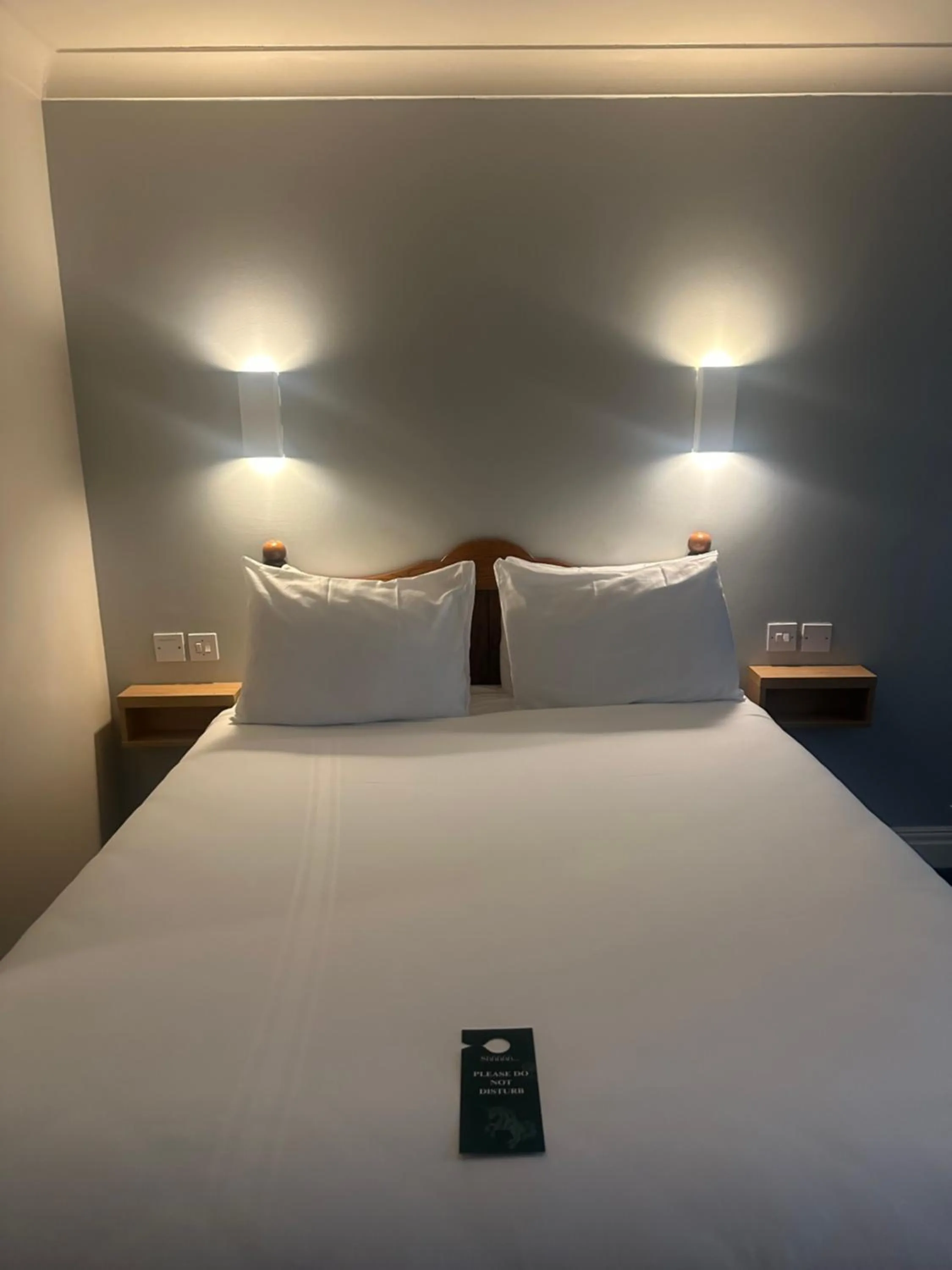 Bed in go2 Glasgow Cumbernauld Hotel - Free Parking and Pet Friendly