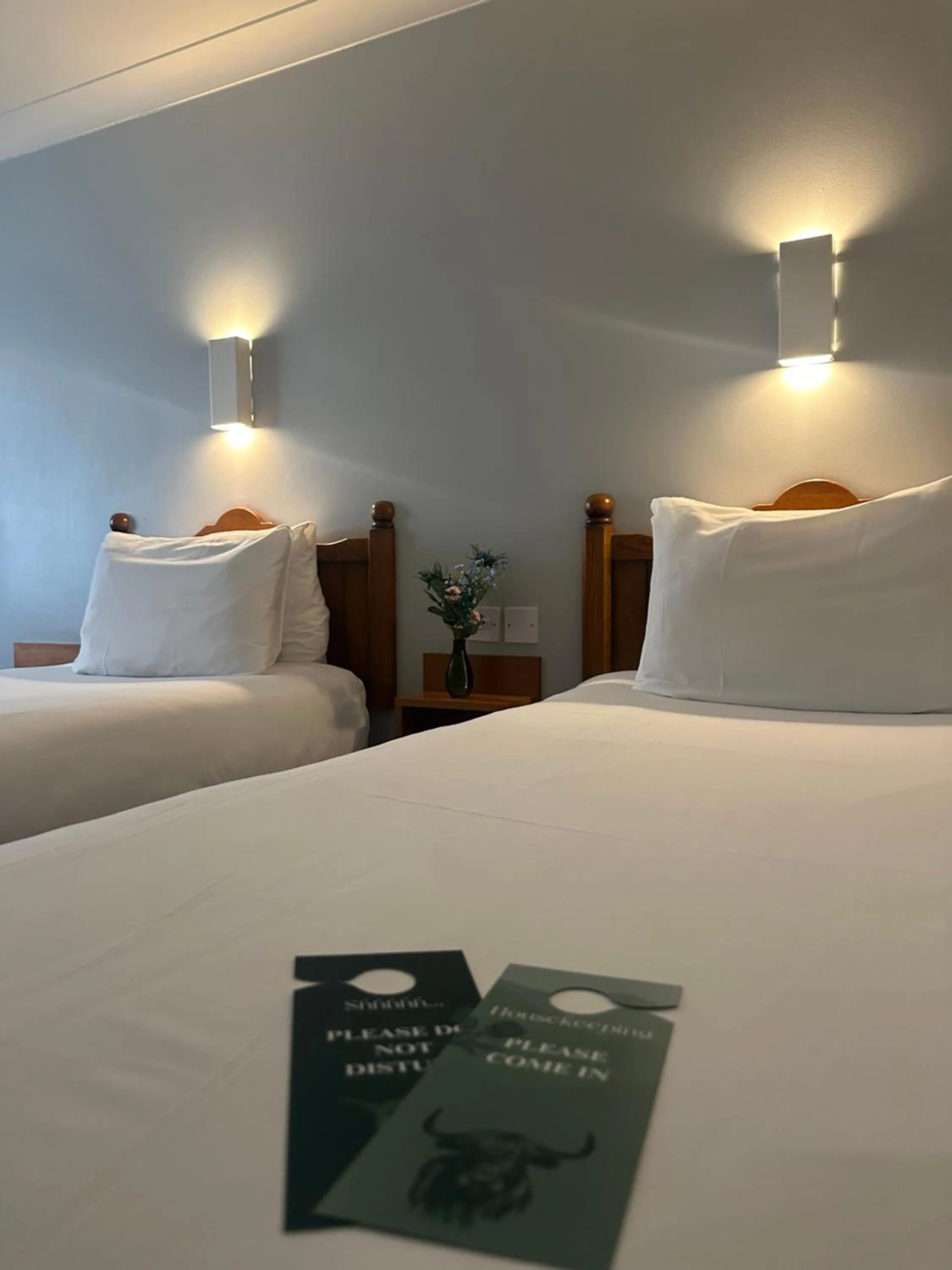 Bed in go2 Glasgow Cumbernauld Hotel - Free Parking and Pet Friendly