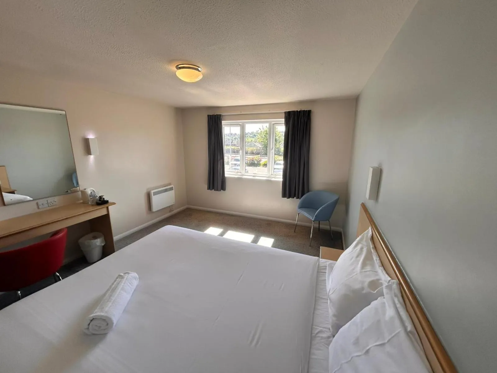 Photo of the whole room, Bed in go2 Dundee Camperdown Hotel free car park