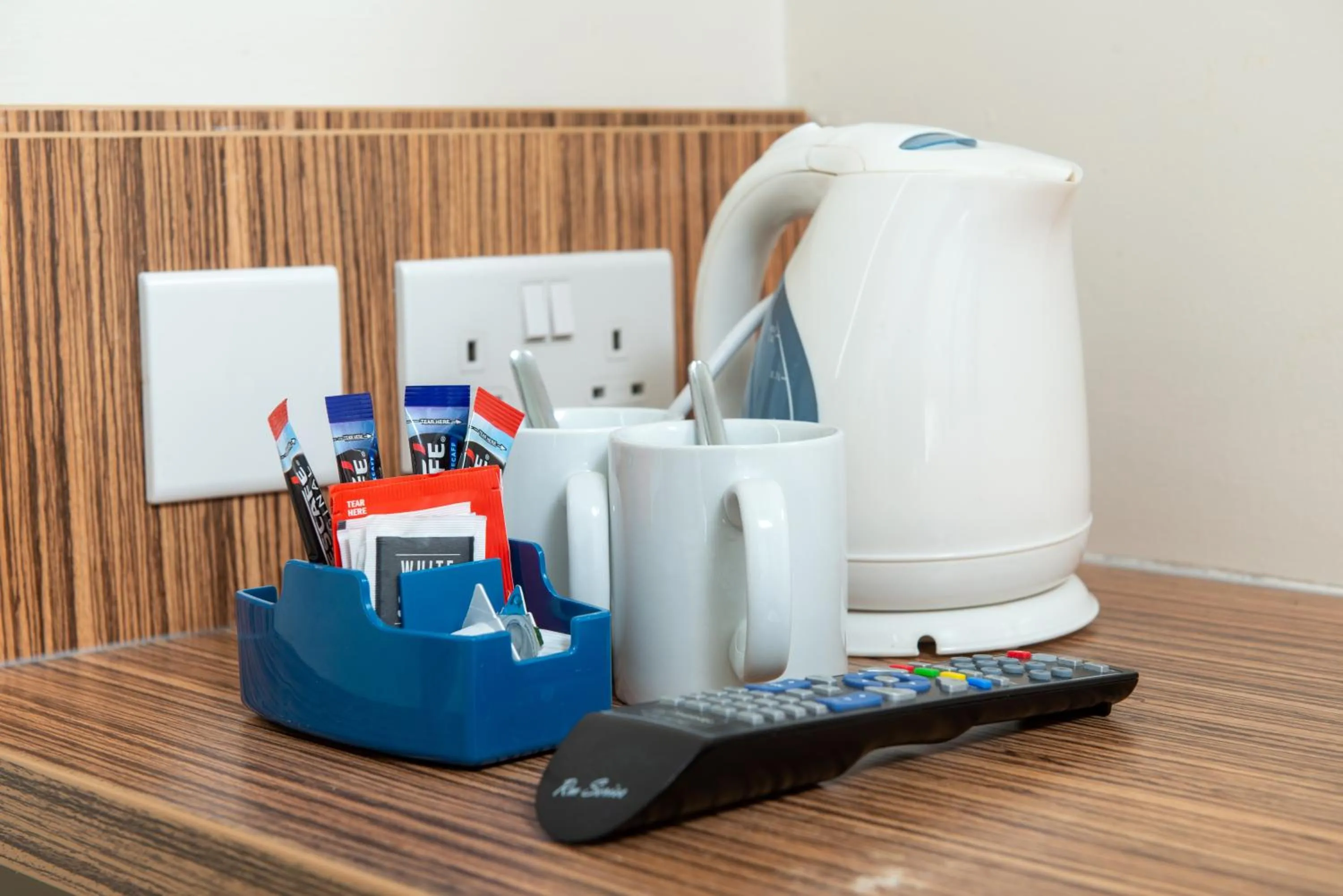 Coffee/tea facilities in go2 Dundee Camperdown Hotel free car park