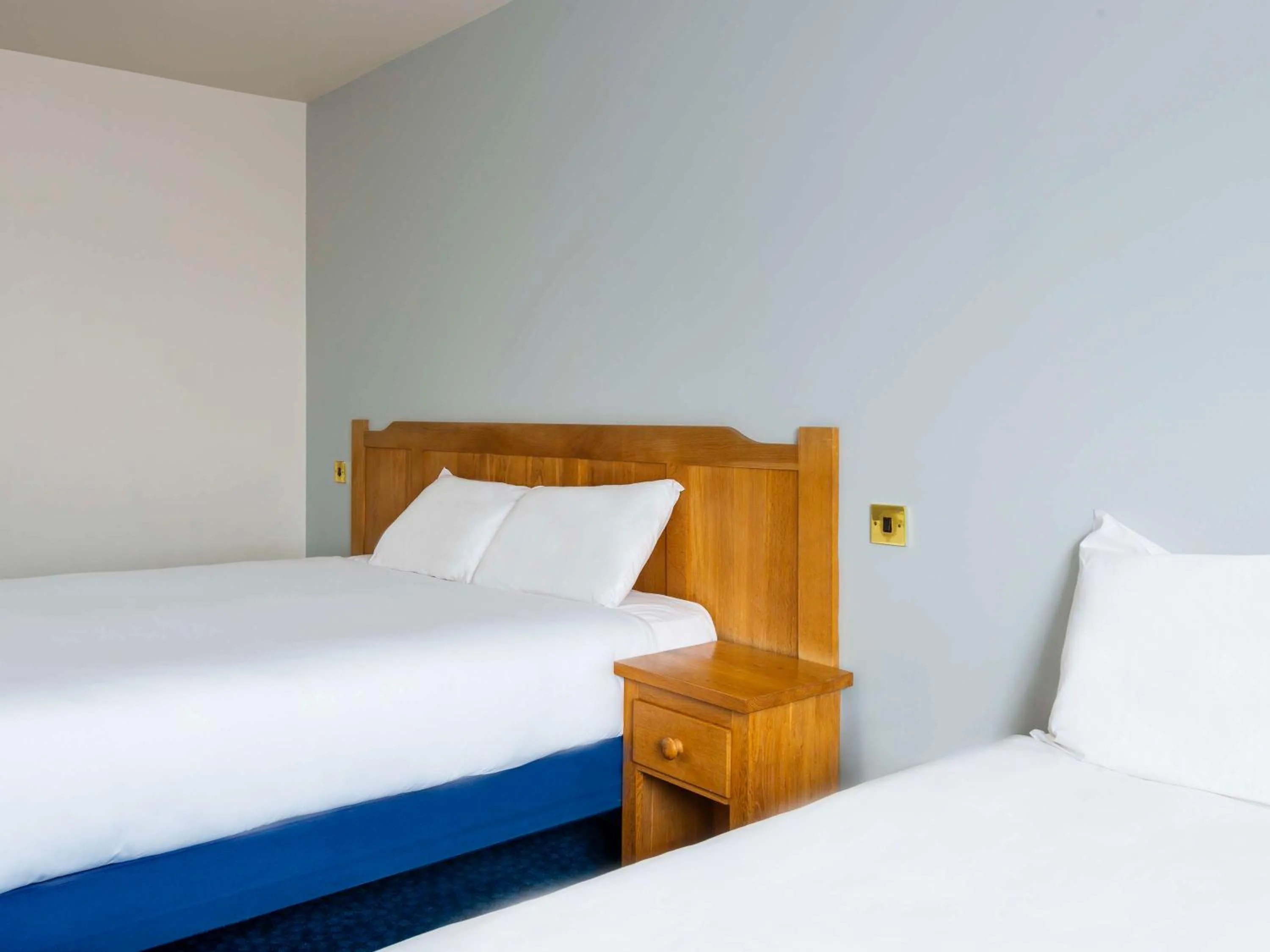 Bedroom in Ibis Budget Bromsgrove