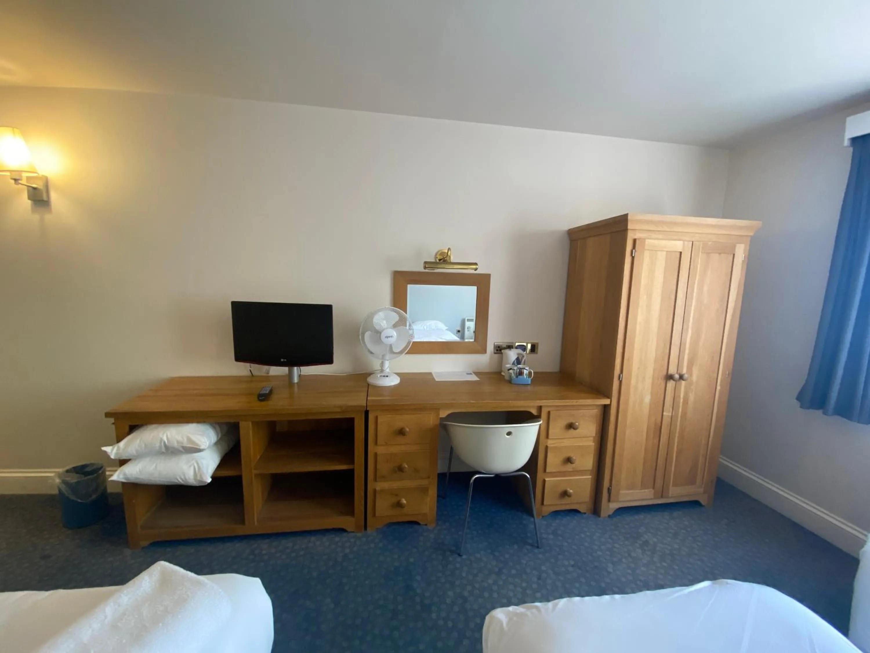 Bedroom, TV/Entertainment Center in Ibis Budget Bromsgrove