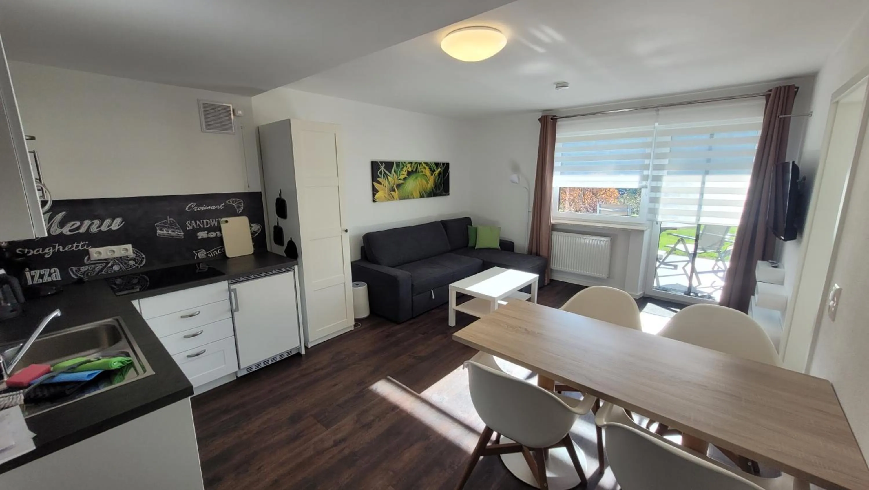 Kitchen or kitchenette in BayVista Lodge - Studios & Apartments