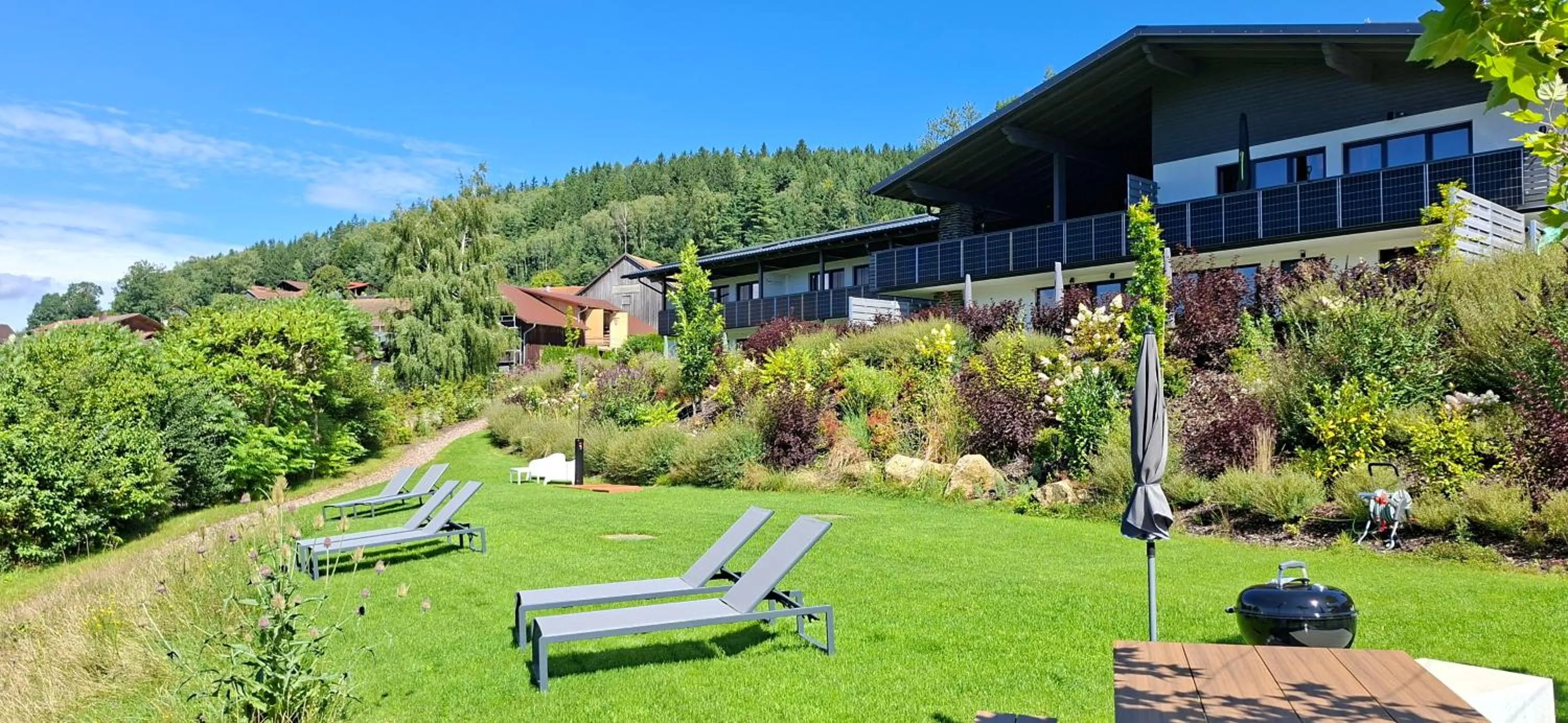 BBQ facilities in BayVista Lodge - Studios & Apartments