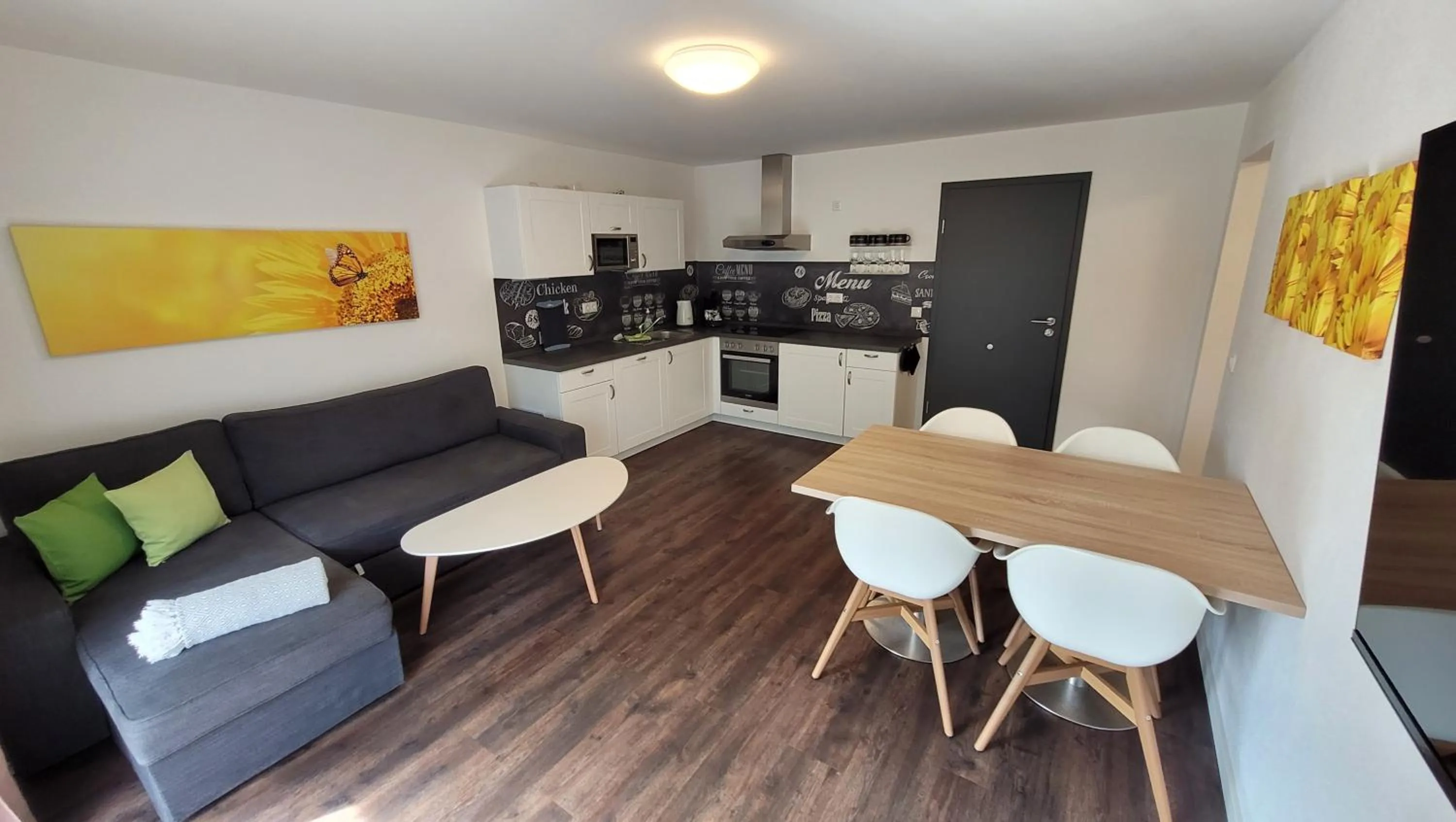 Kitchen or kitchenette in BayVista Lodge - Studios & Apartments